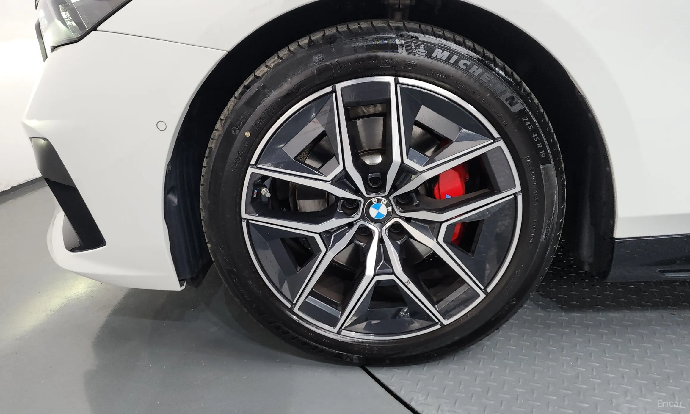 BMW 5 Series (G60) превью 5