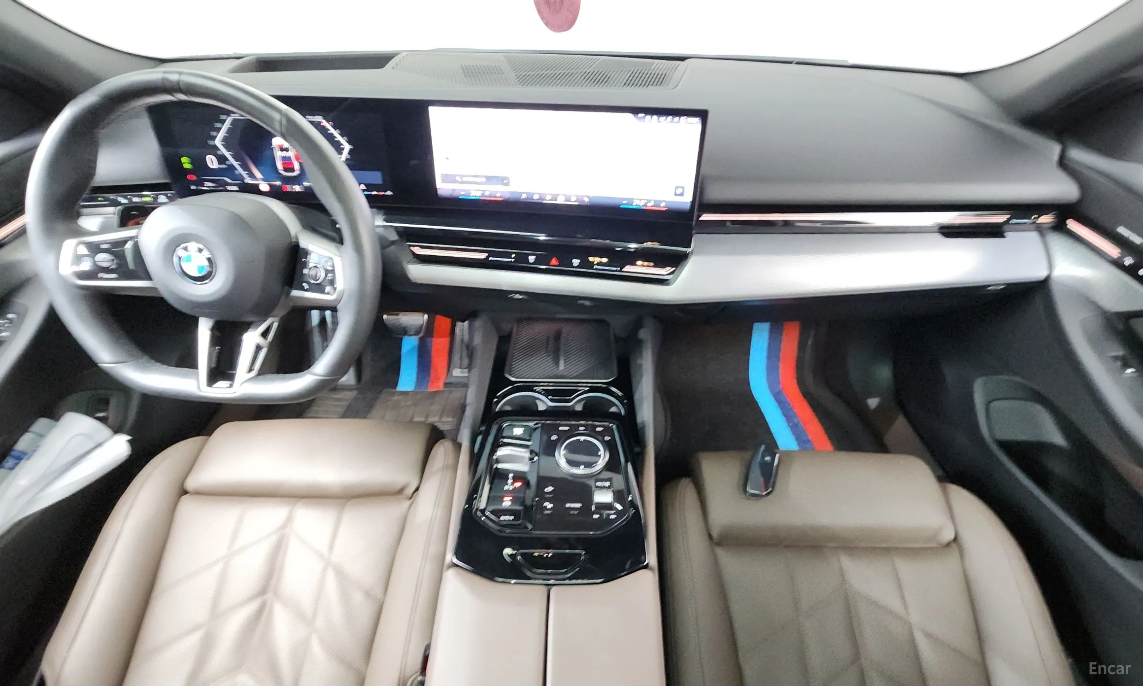 BMW 5 Series (G60) превью 7