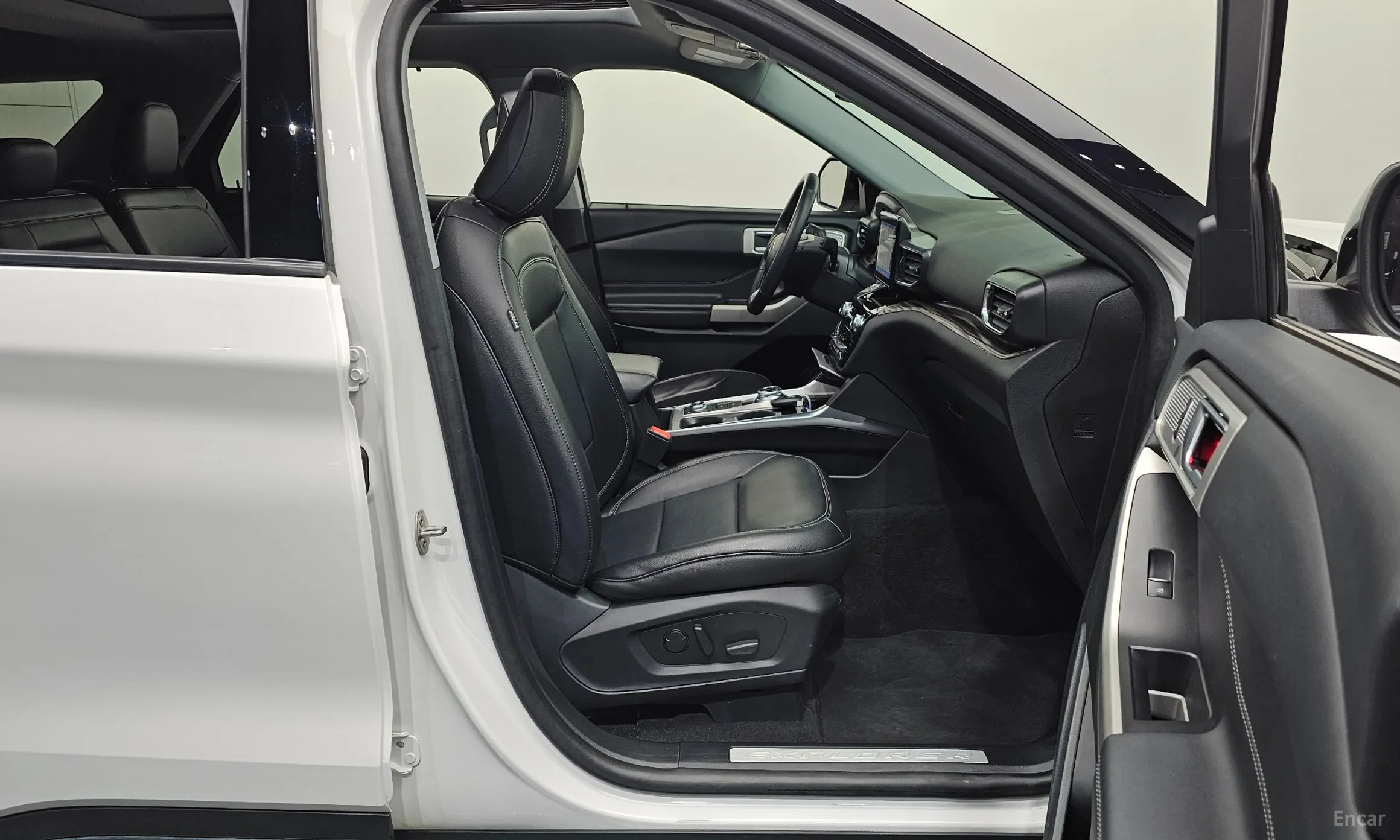 Ford Explorer 6th Generation превью 11