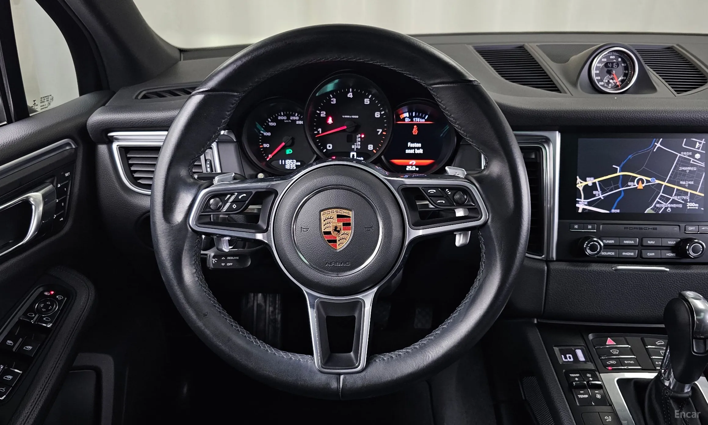 Porsche Macan превью 13