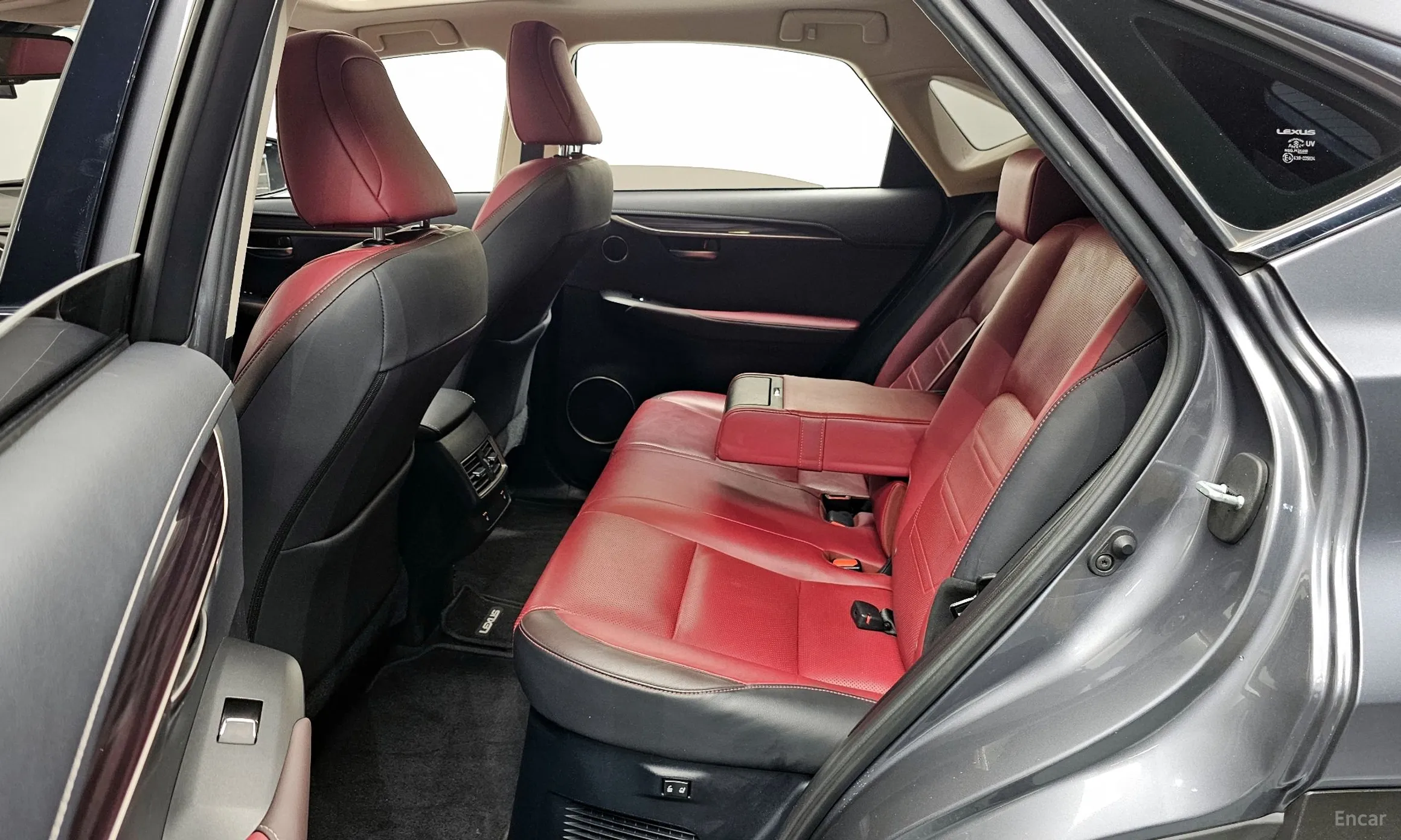 Lexus NX300h превью 11