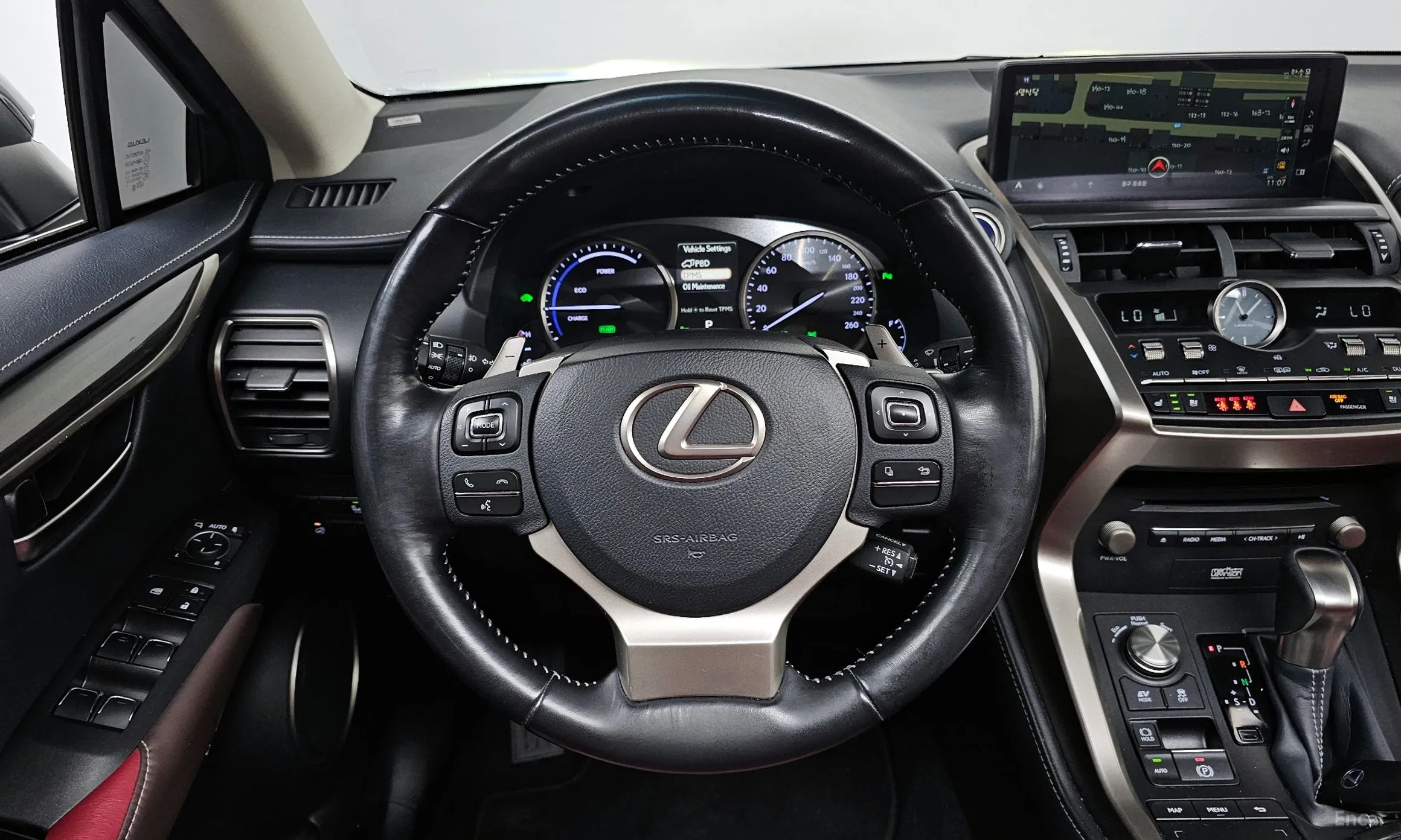 Lexus NX300h превью 12