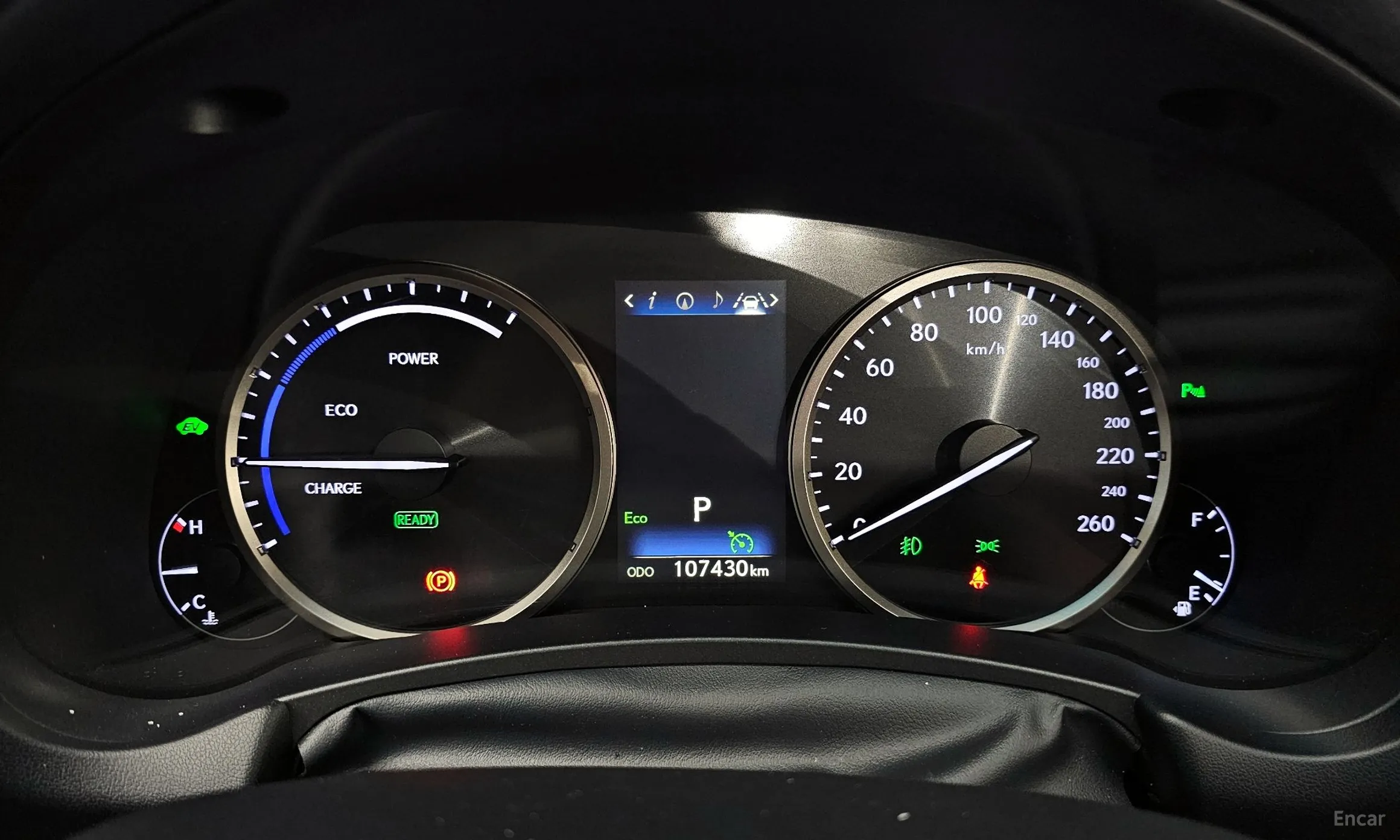 Lexus NX300h превью 8