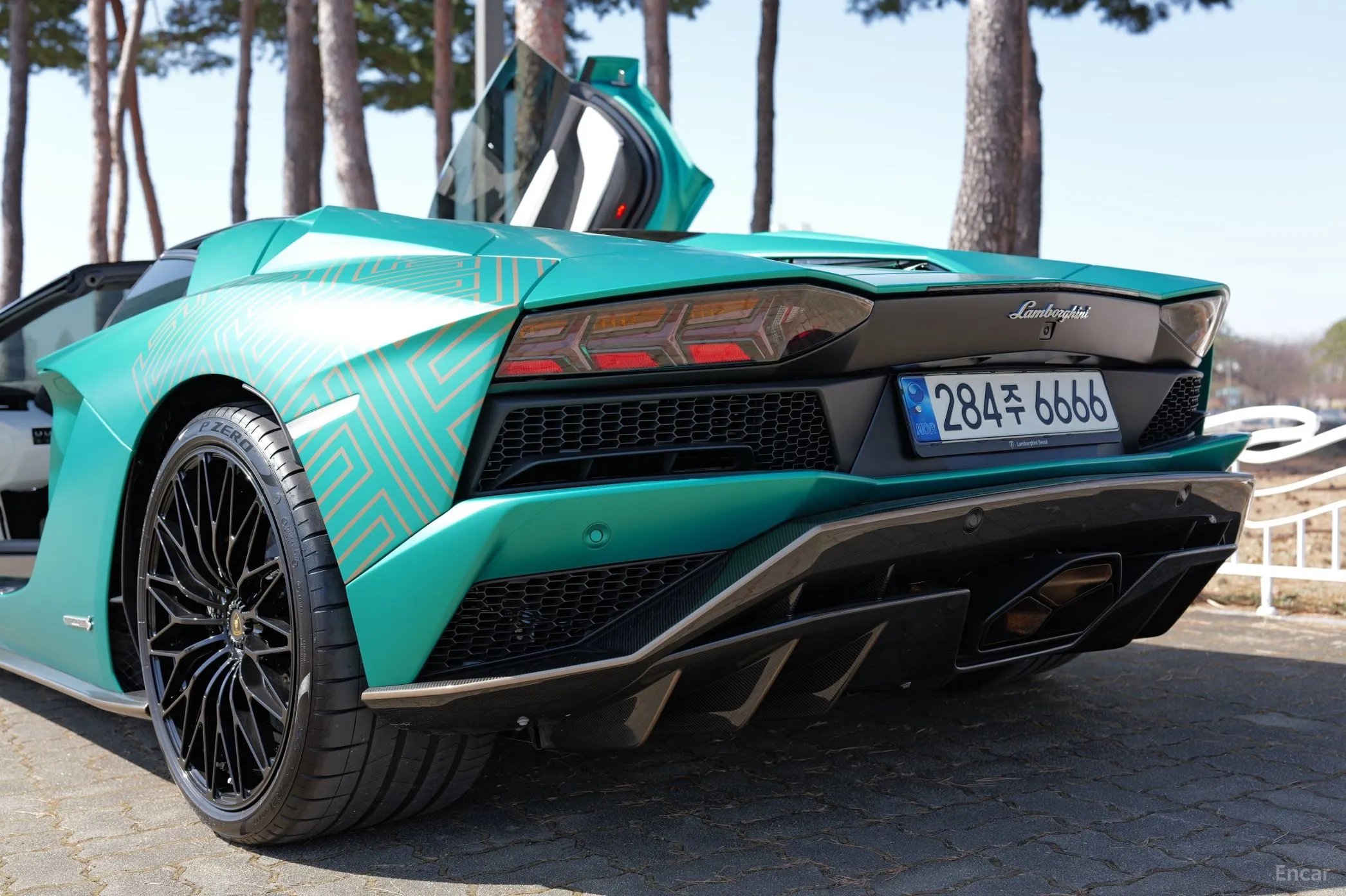 Lamborghini Aventador превью 4