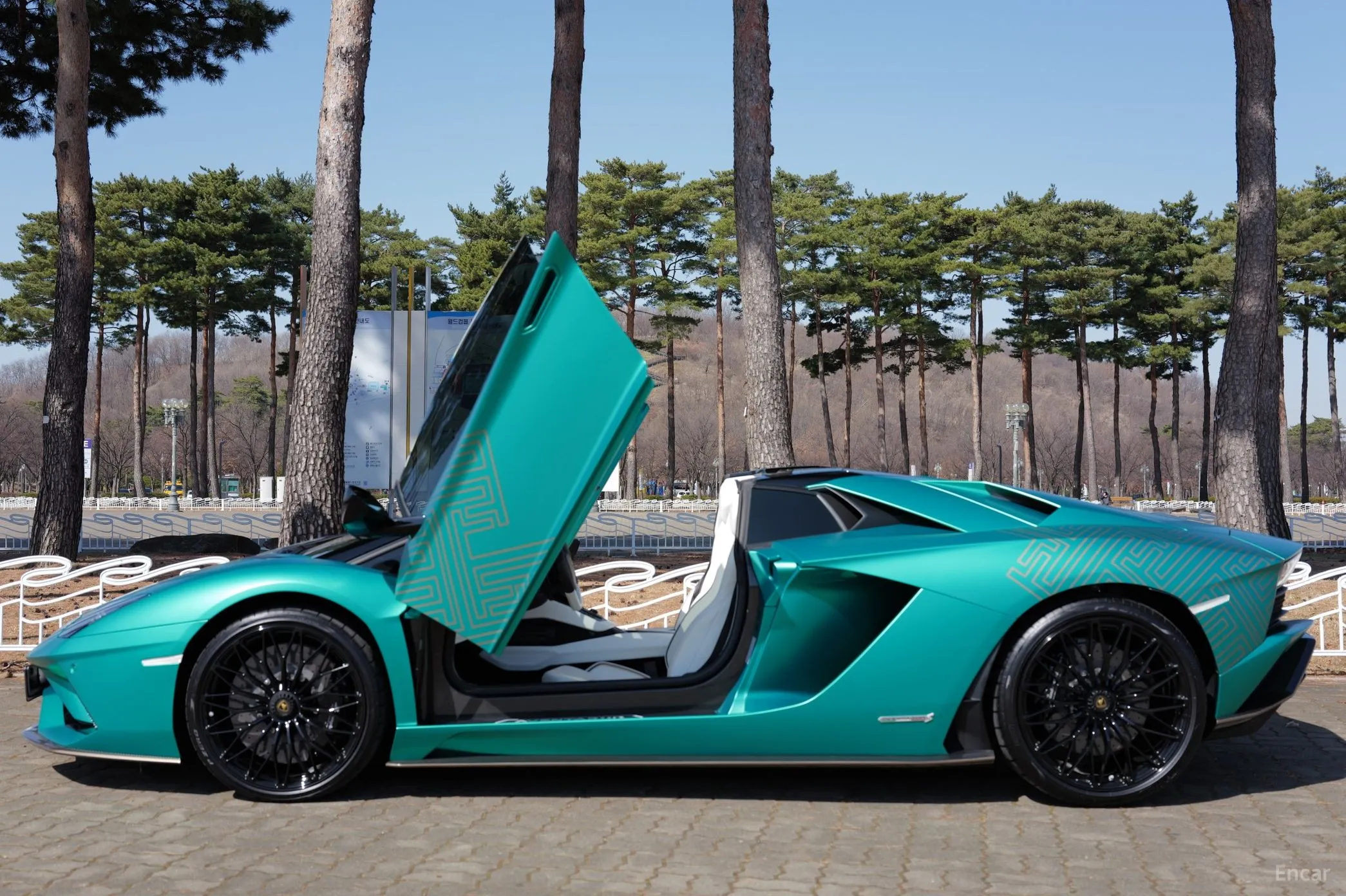 Lamborghini Aventador превью 6