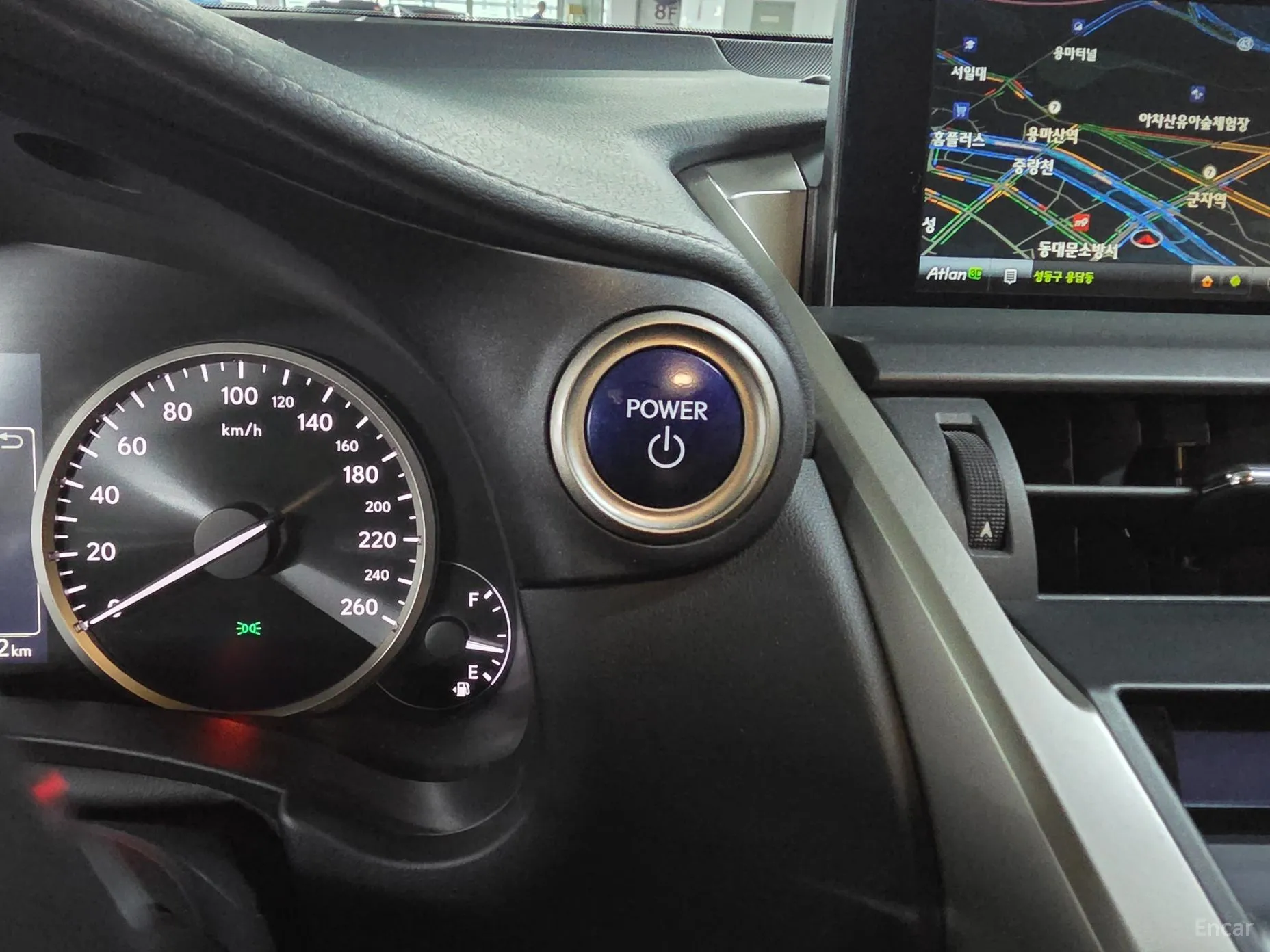 Lexus NX300h превью 13