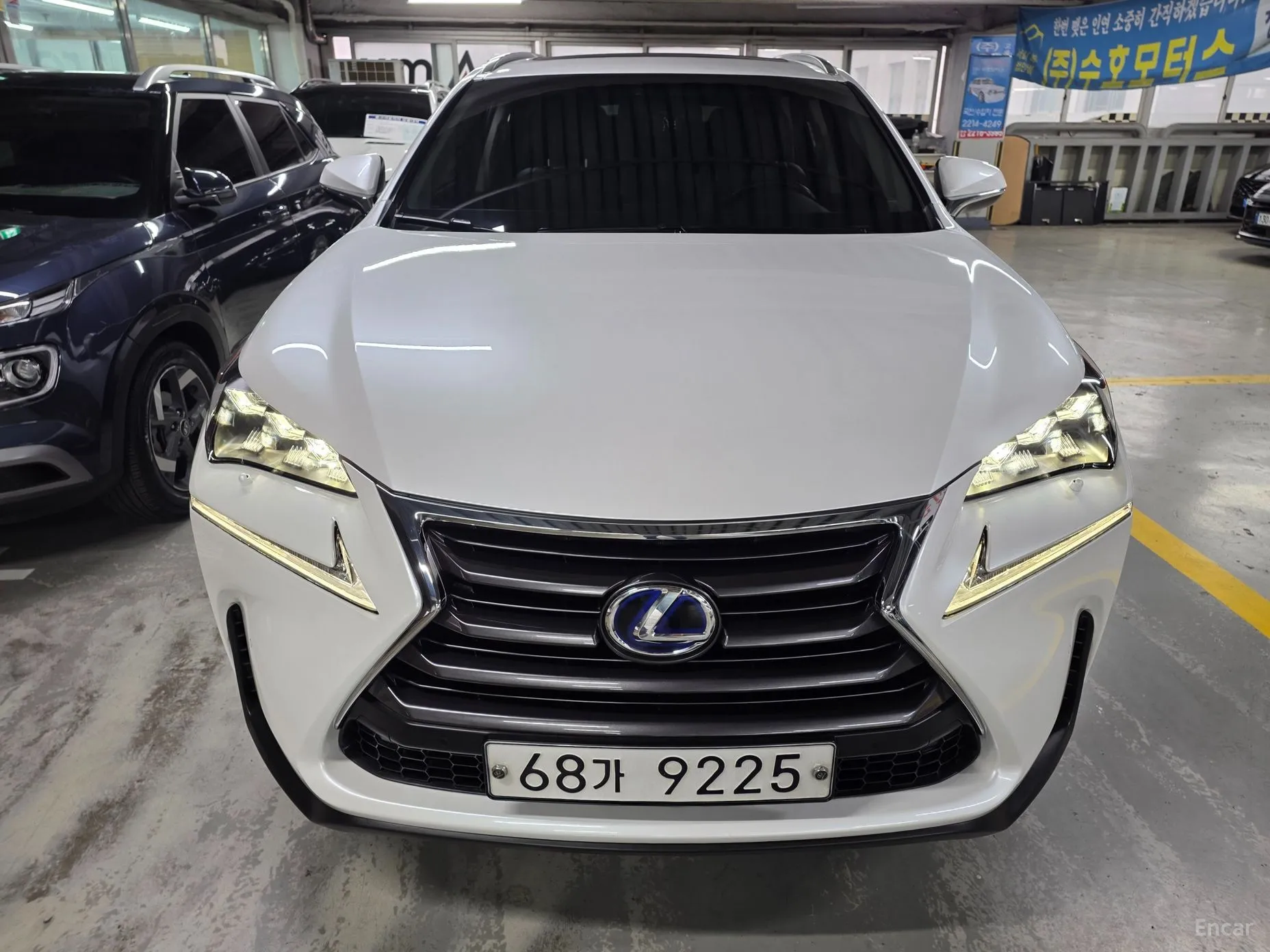 Lexus NX300h превью 18