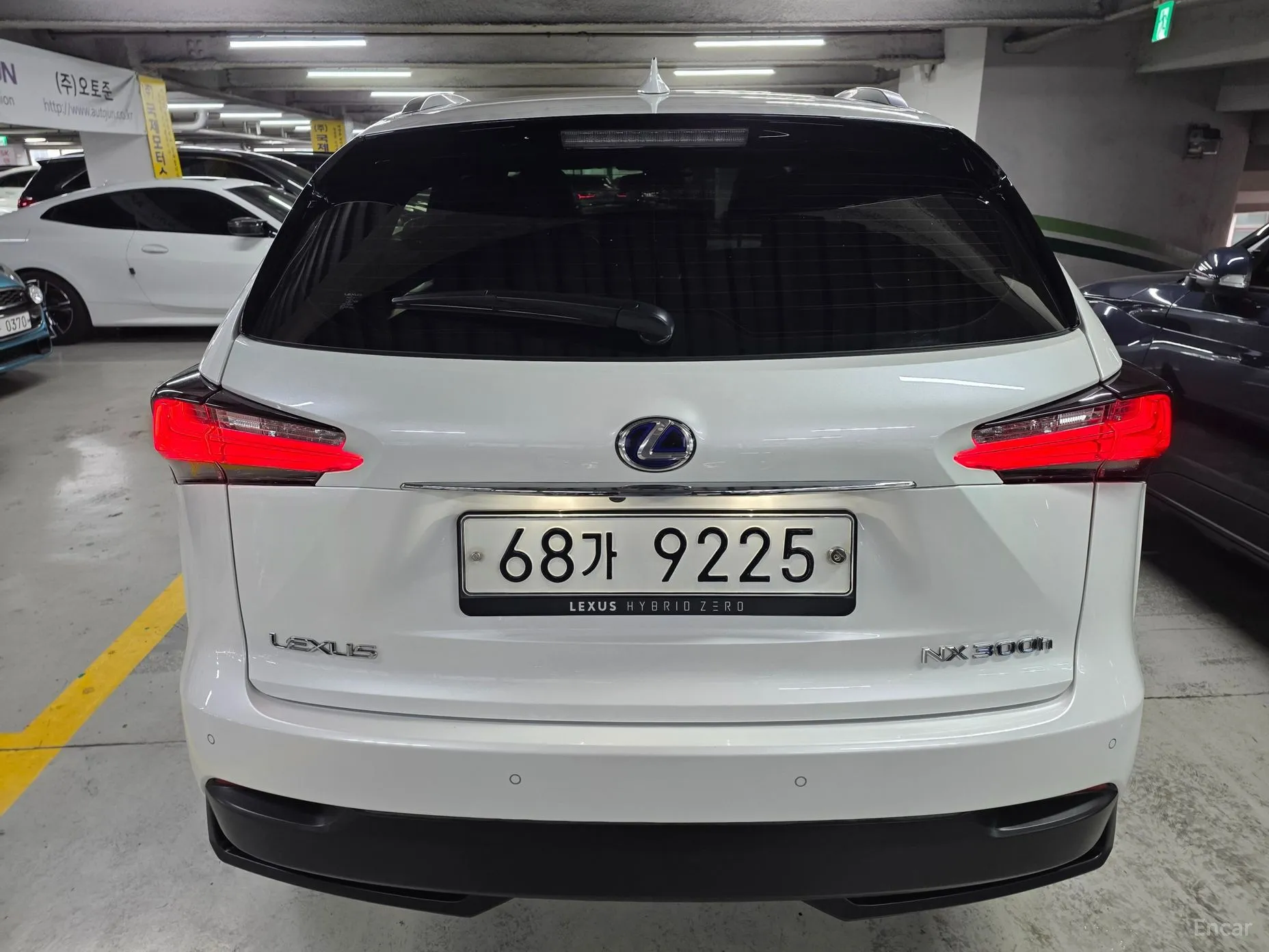 Lexus NX300h превью 19