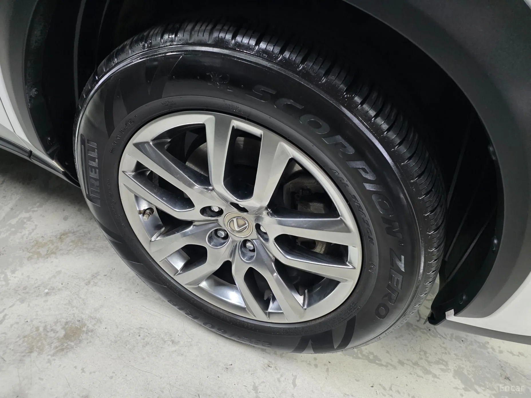 Lexus NX300h превью 4