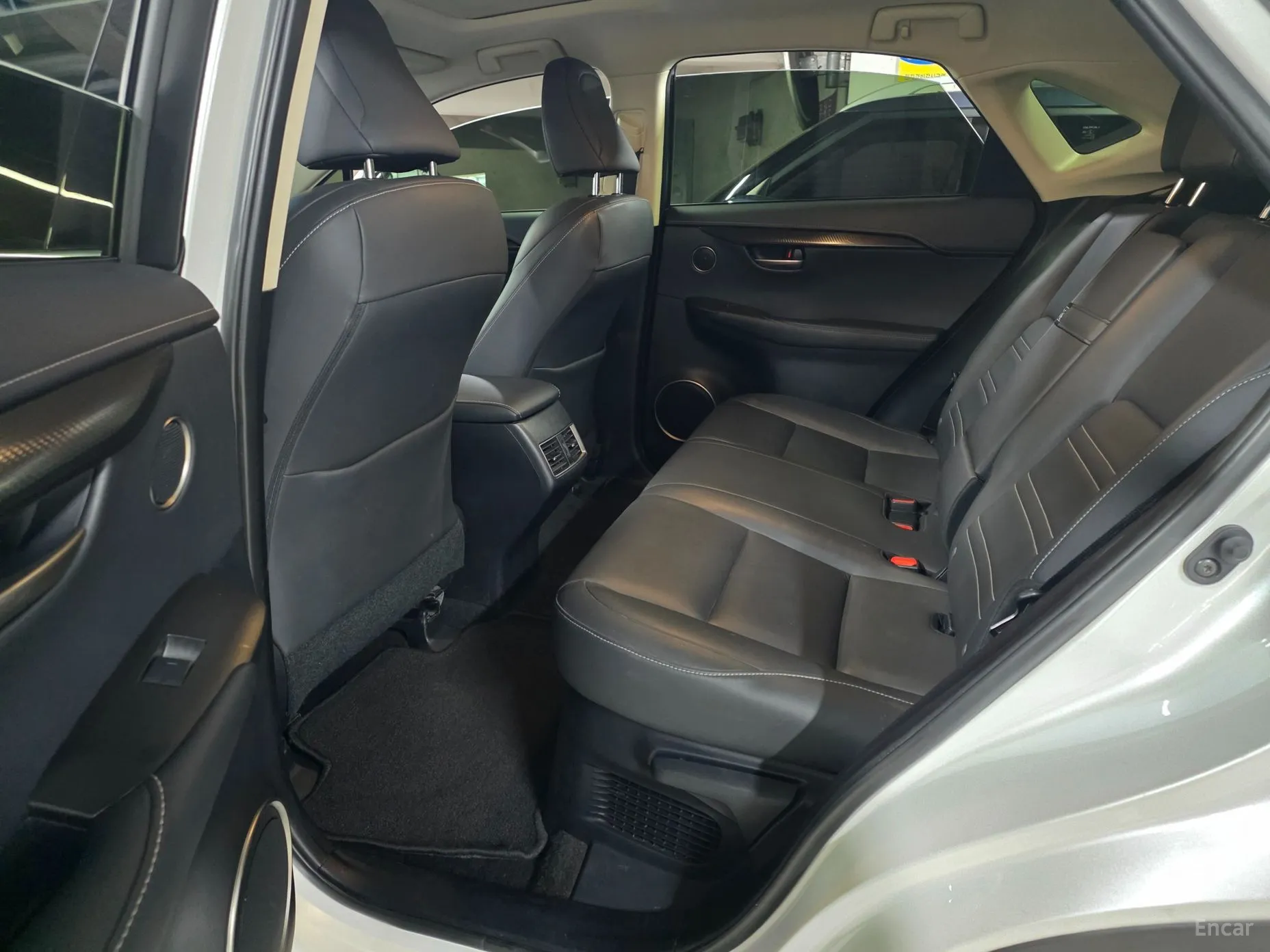 Lexus NX300h превью 6