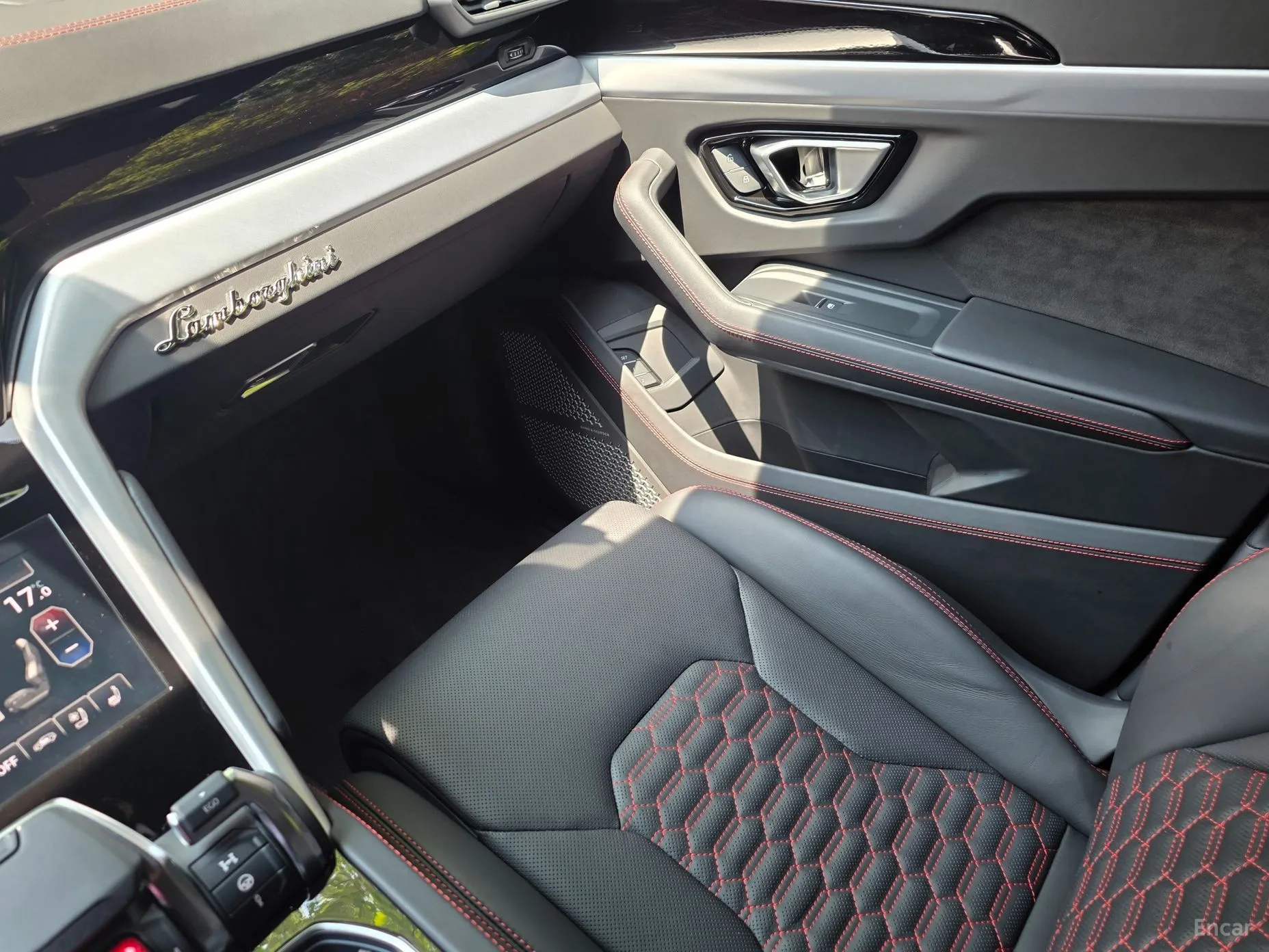 Lamborghini Urus превью 13