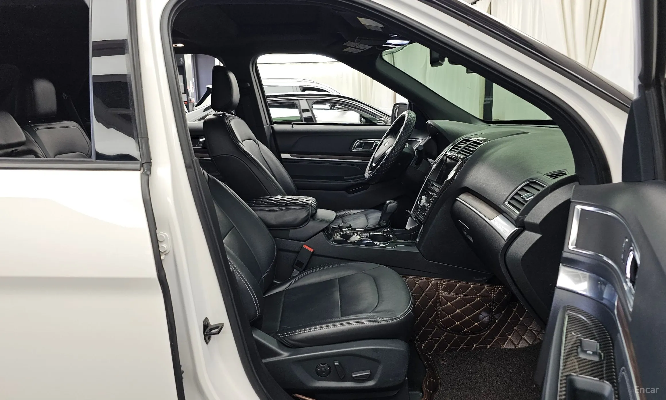 Ford Explorer превью 11