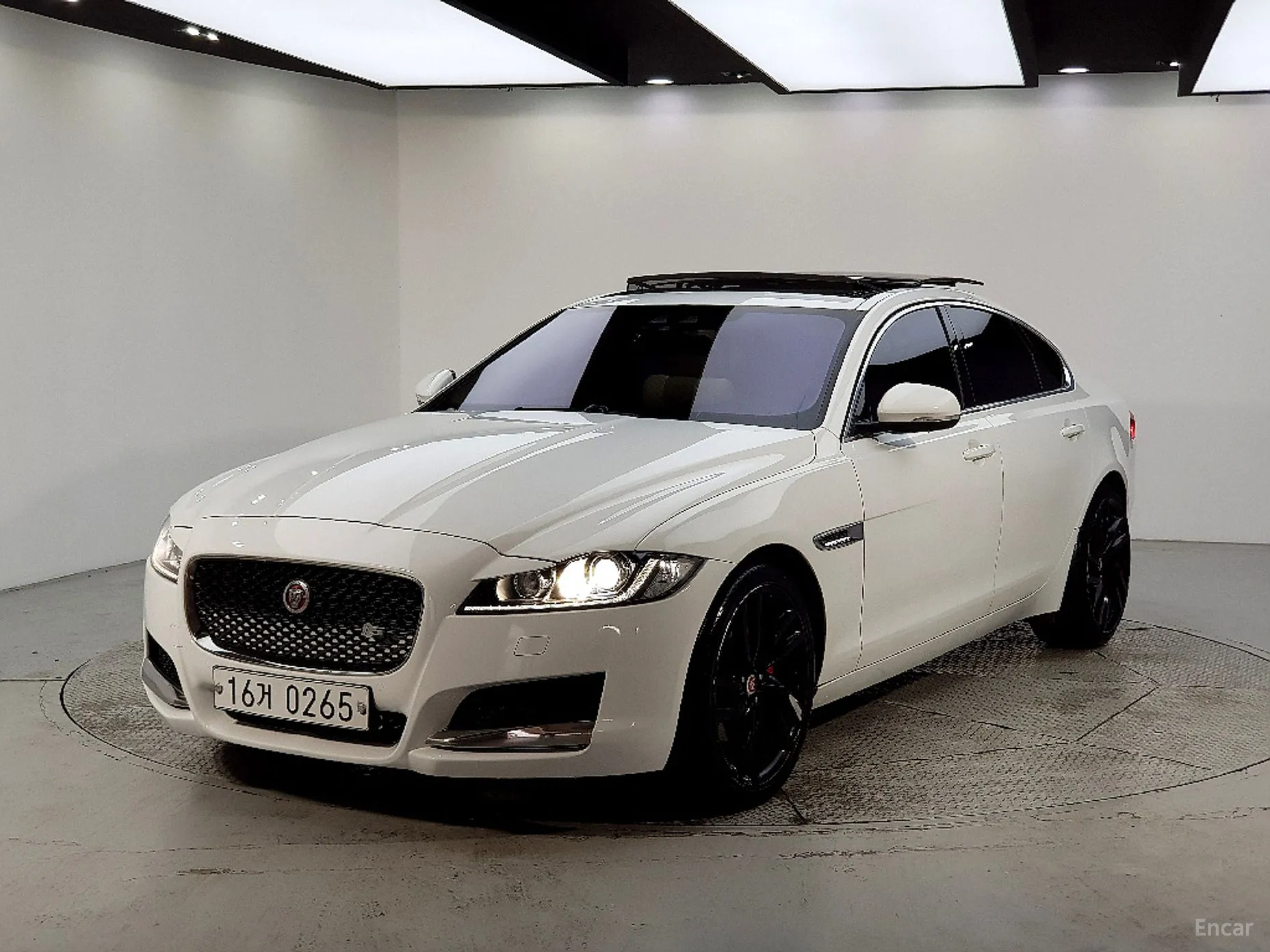 Jaguar XF (x260)