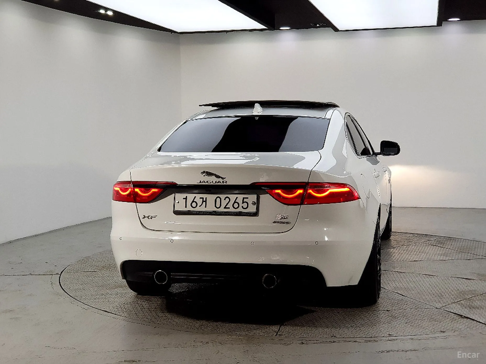 Jaguar XF (x260) превью 3