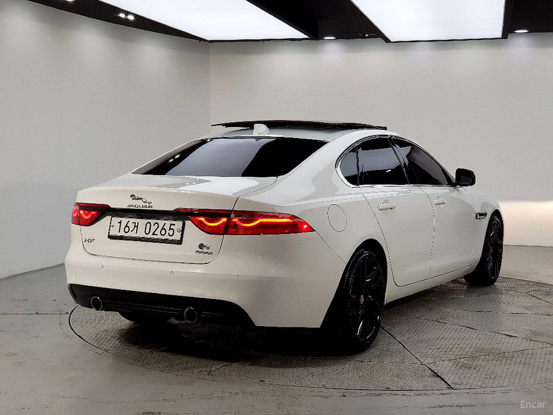 Jaguar XF (x260) превью 4