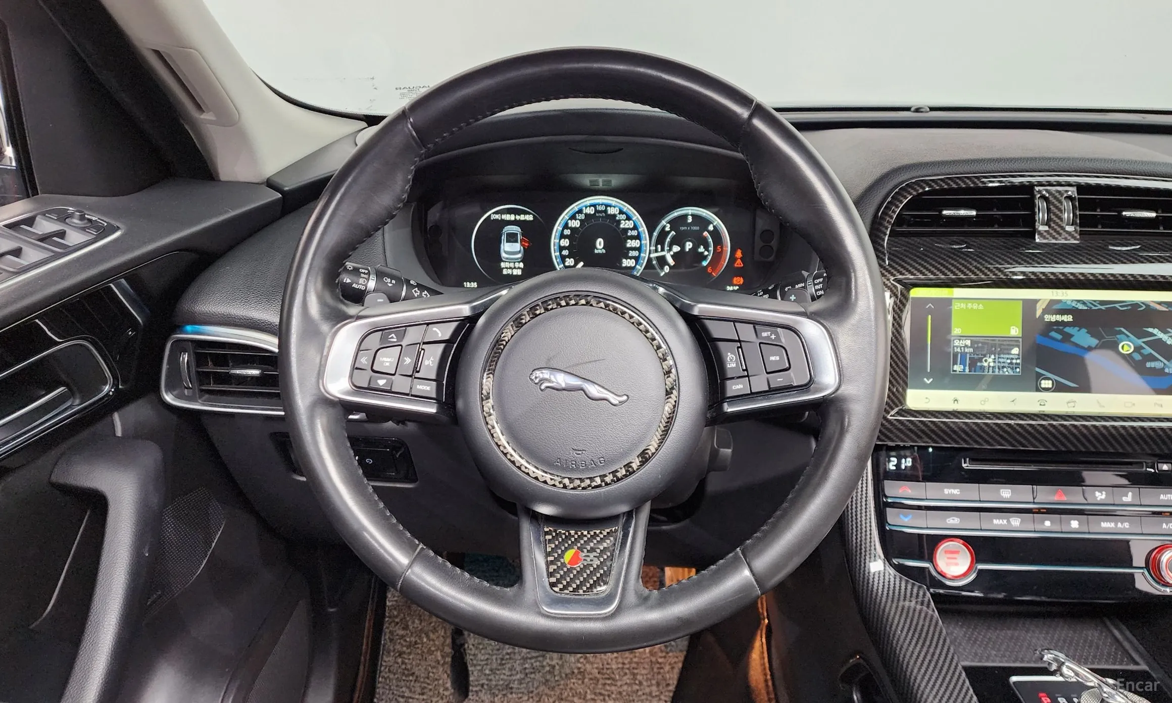 Jaguar F-PACE превью 14