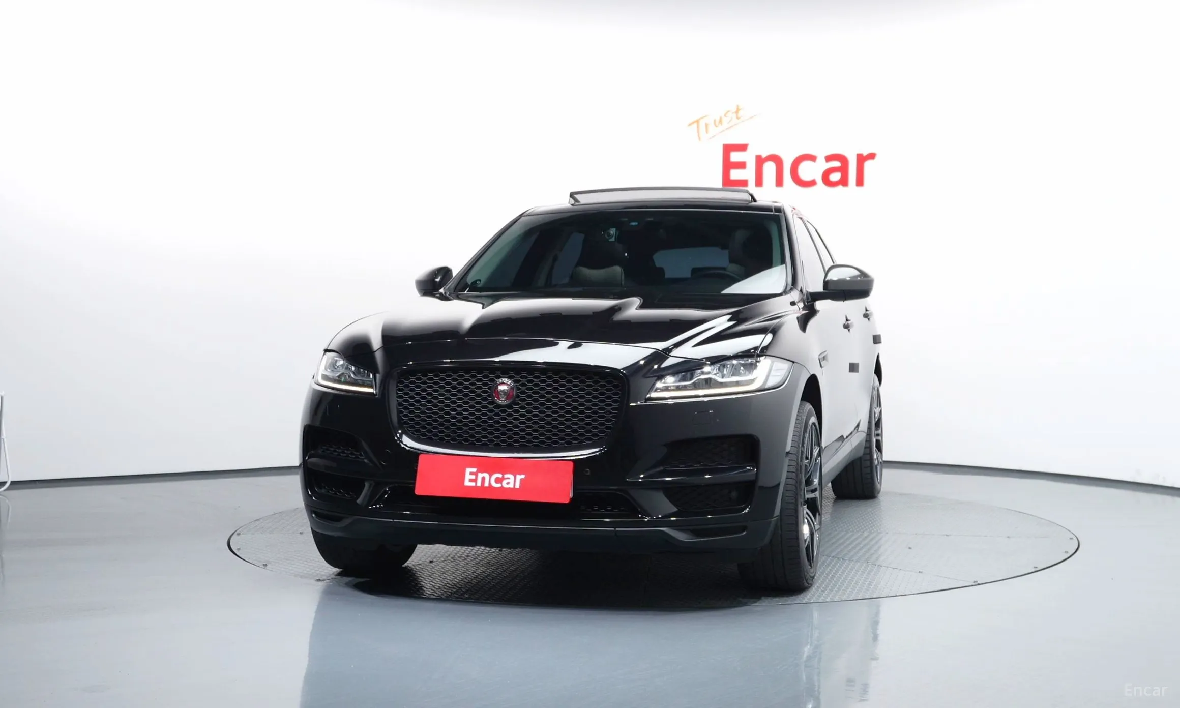 Jaguar F-PACE превью 3