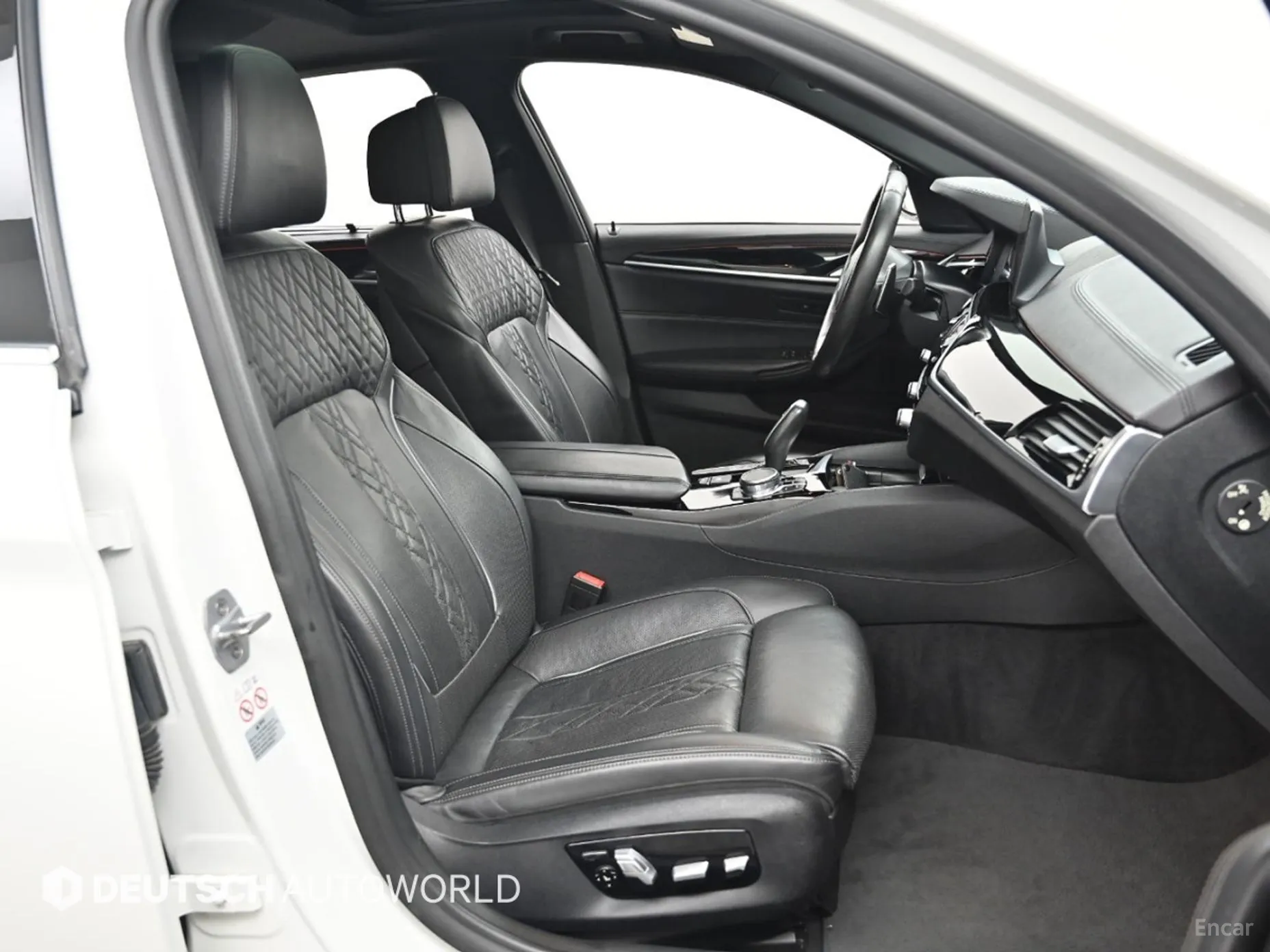 BMW 5 Series (G30) превью 10