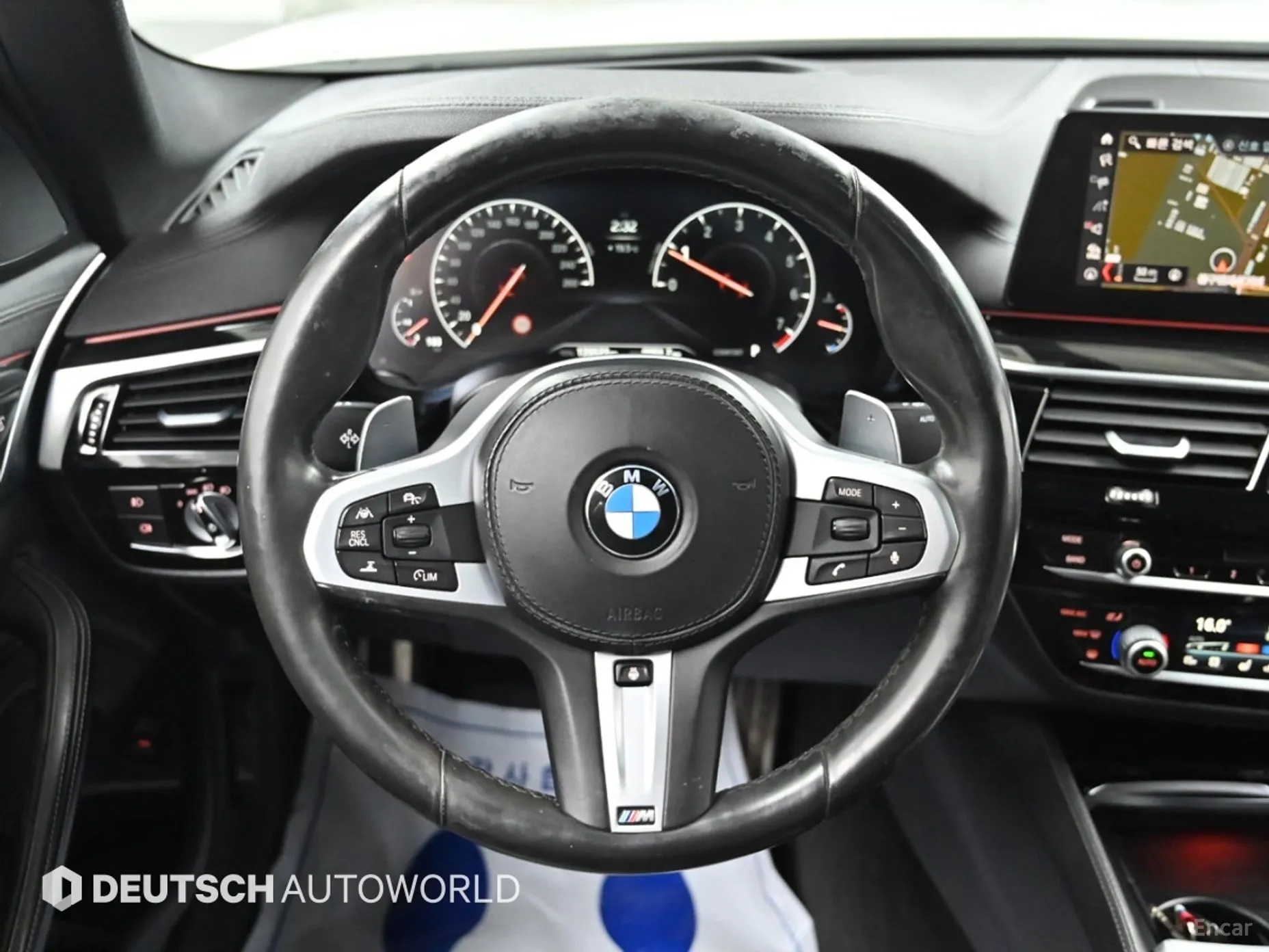 BMW 5 Series (G30) превью 13