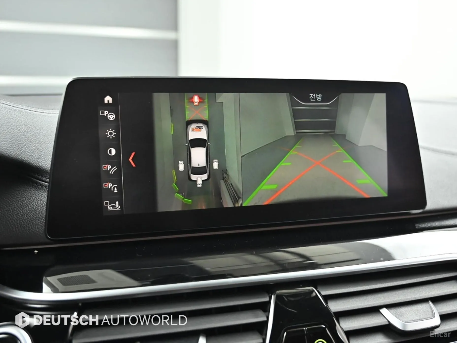 BMW 5 Series (G30) превью 15