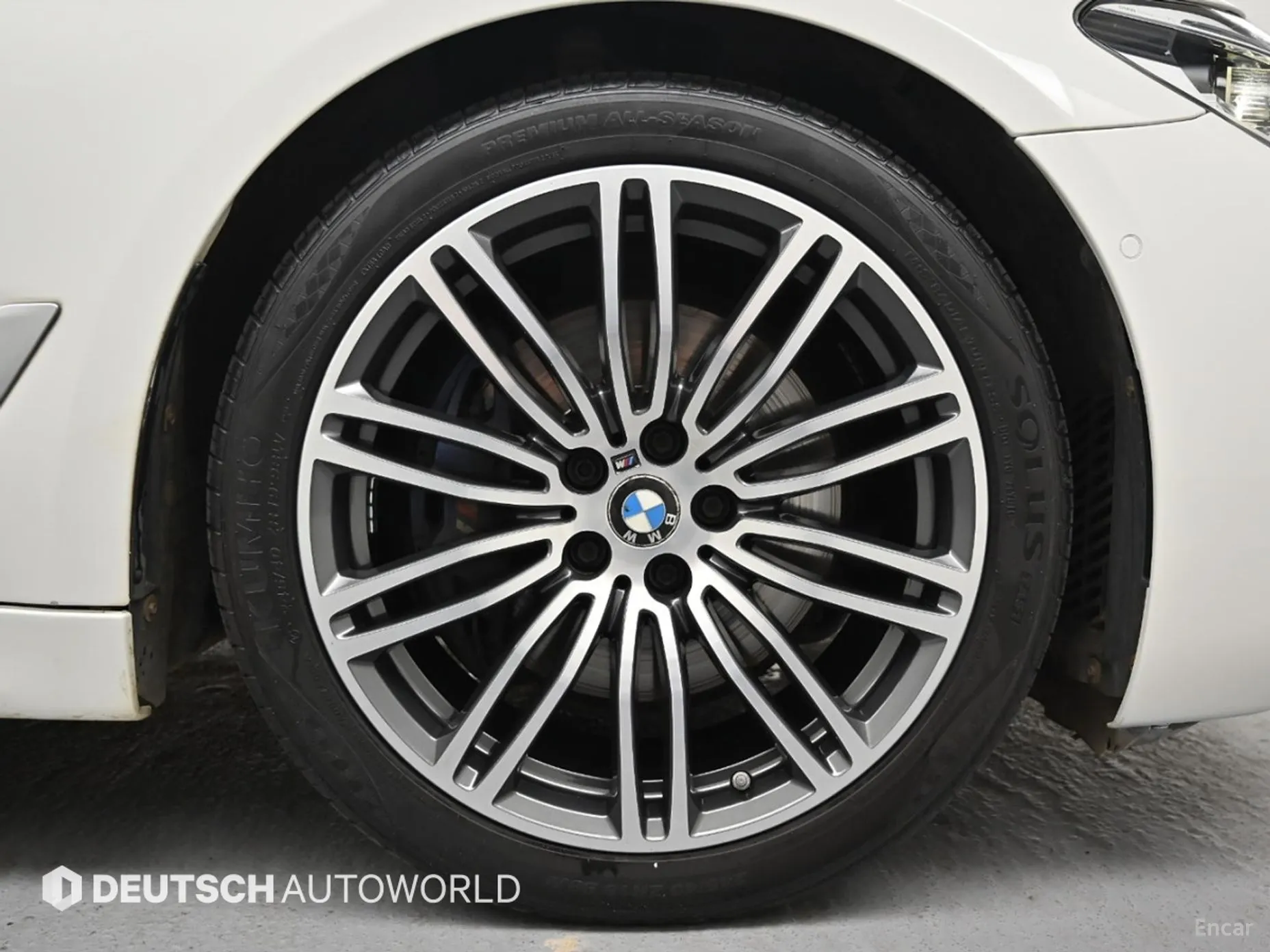 BMW 5 Series (G30) превью 5