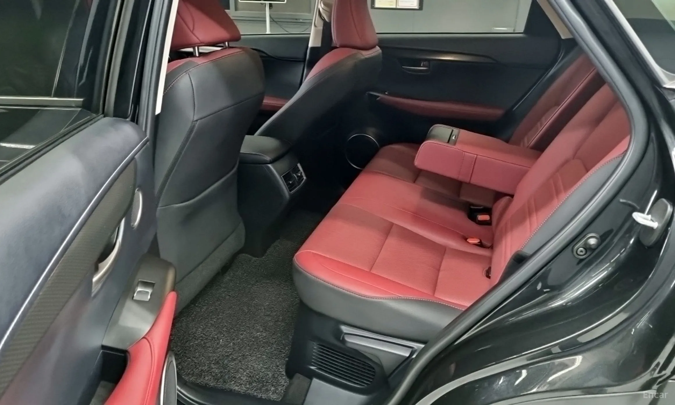 Lexus NX300h превью 11