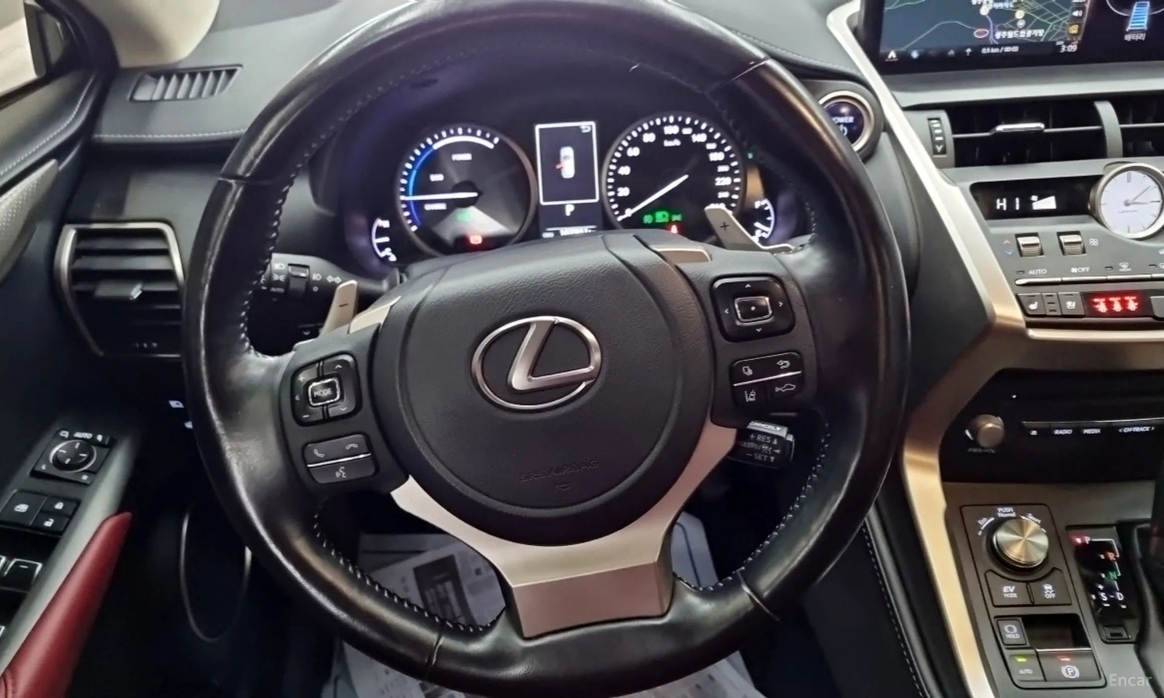 Lexus NX300h превью 12