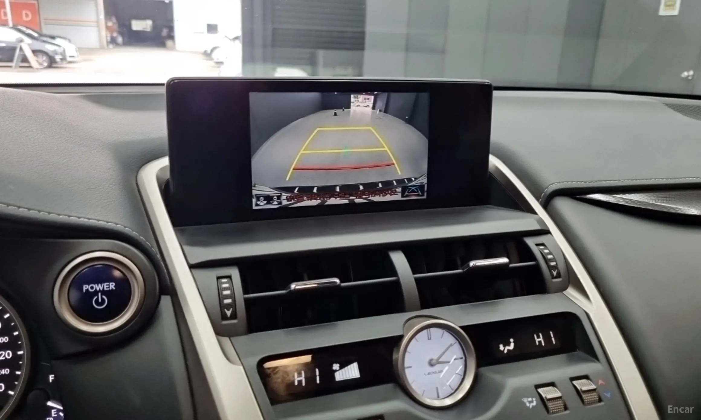 Lexus NX300h превью 14