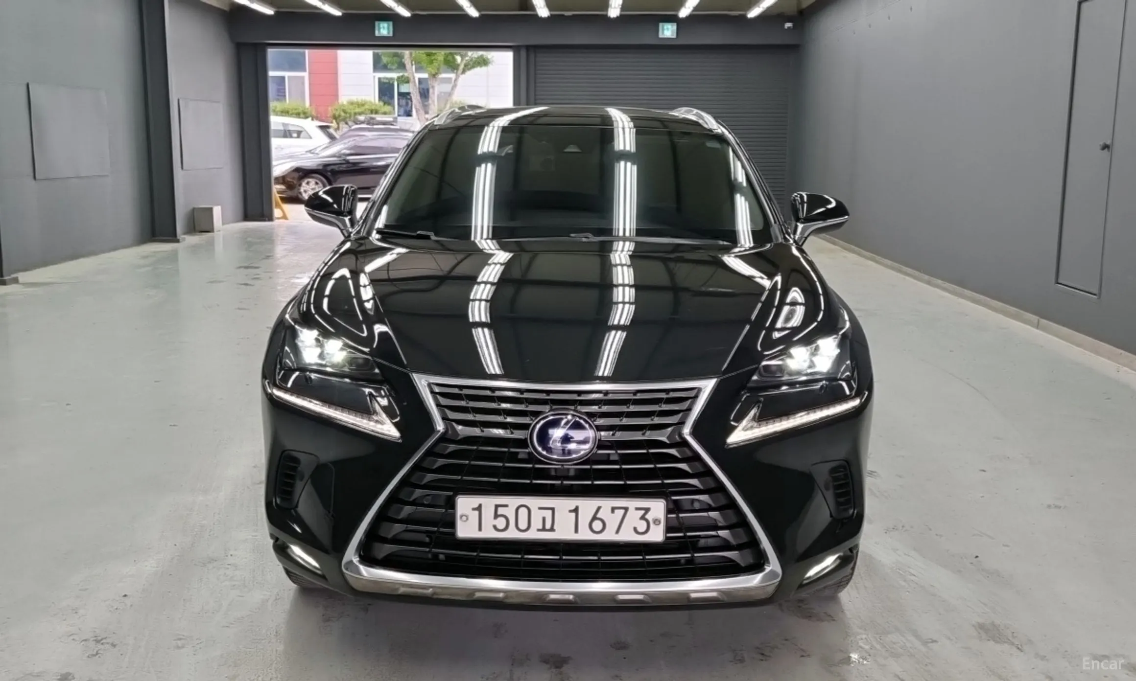 Lexus NX300h превью 3