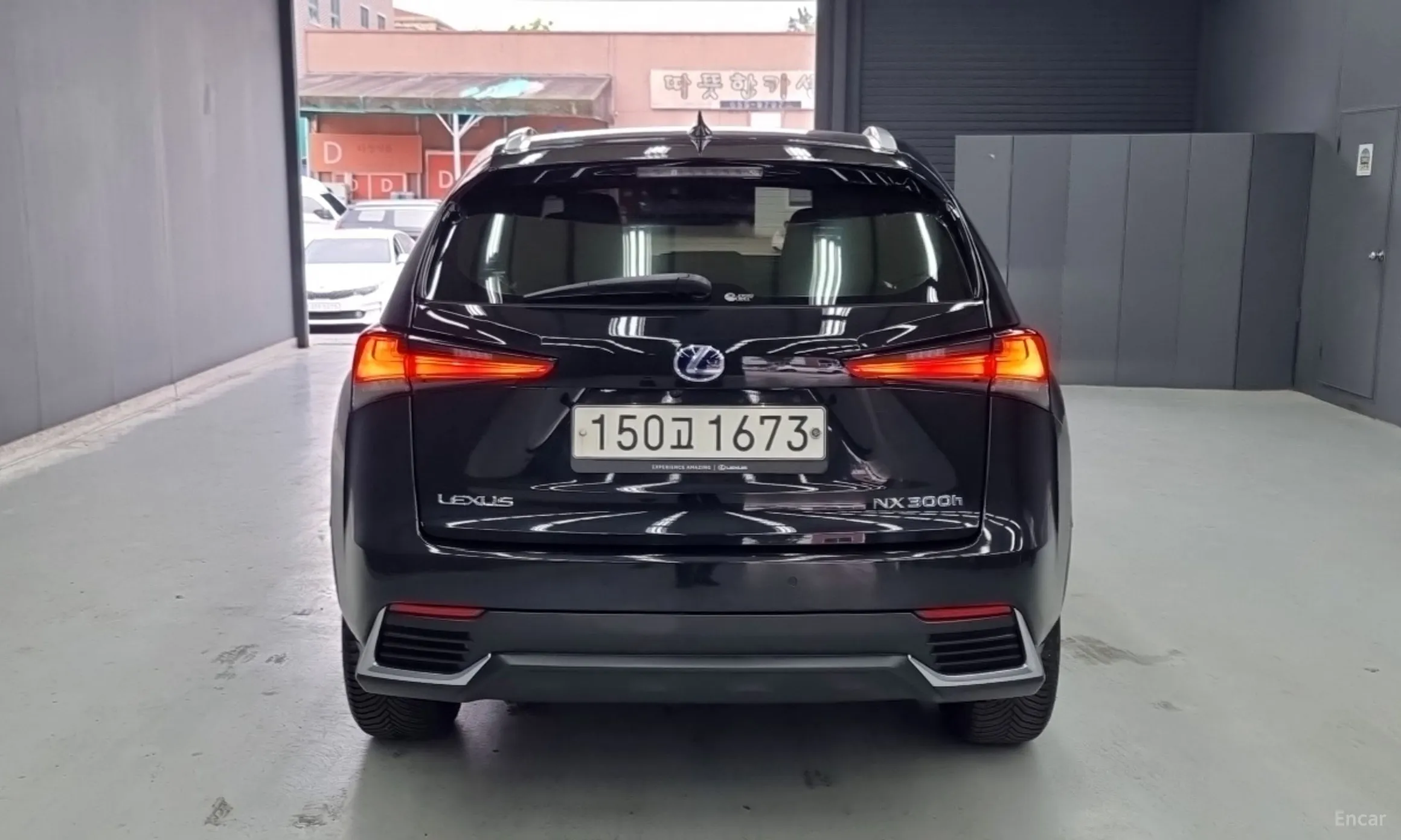 Lexus NX300h превью 4