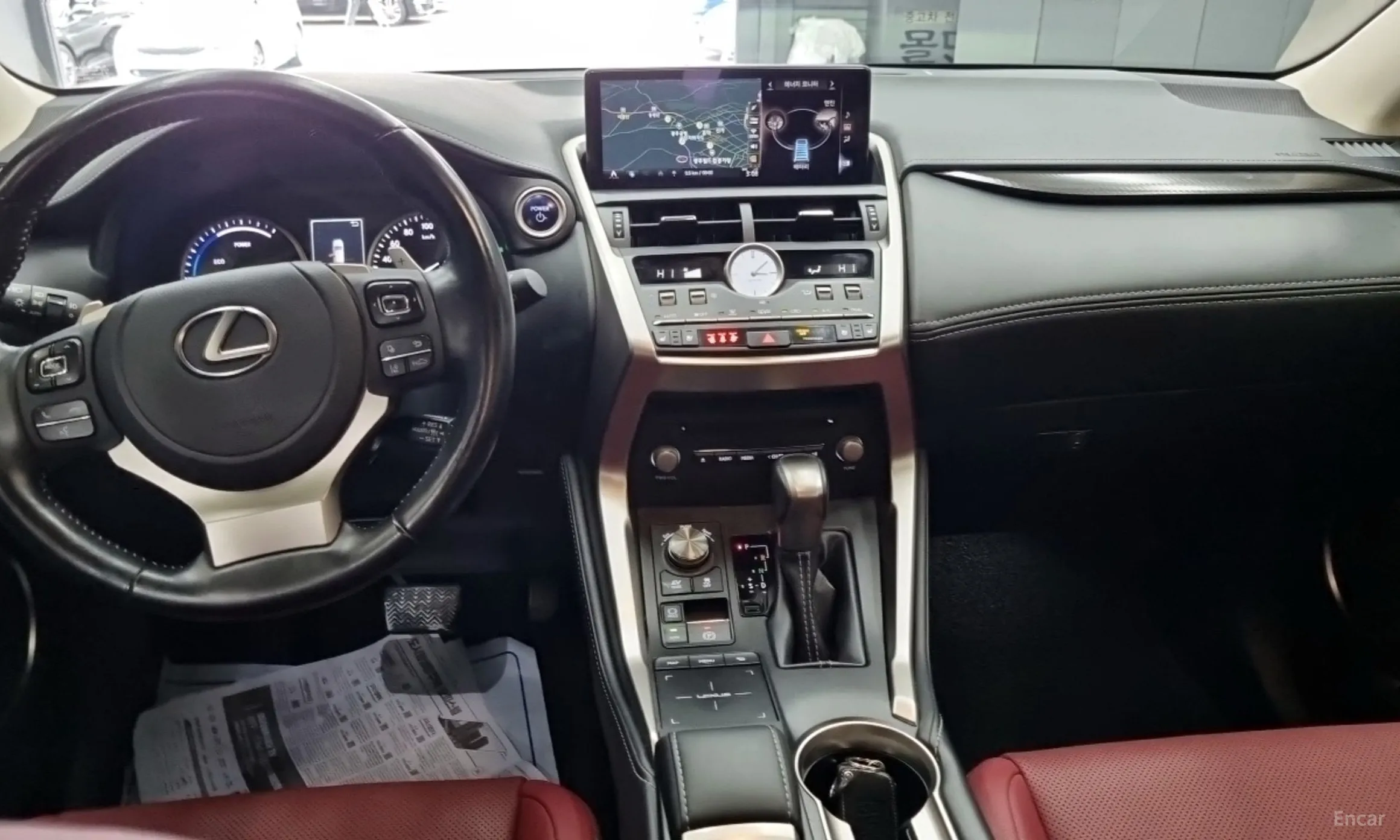 Lexus NX300h превью 7