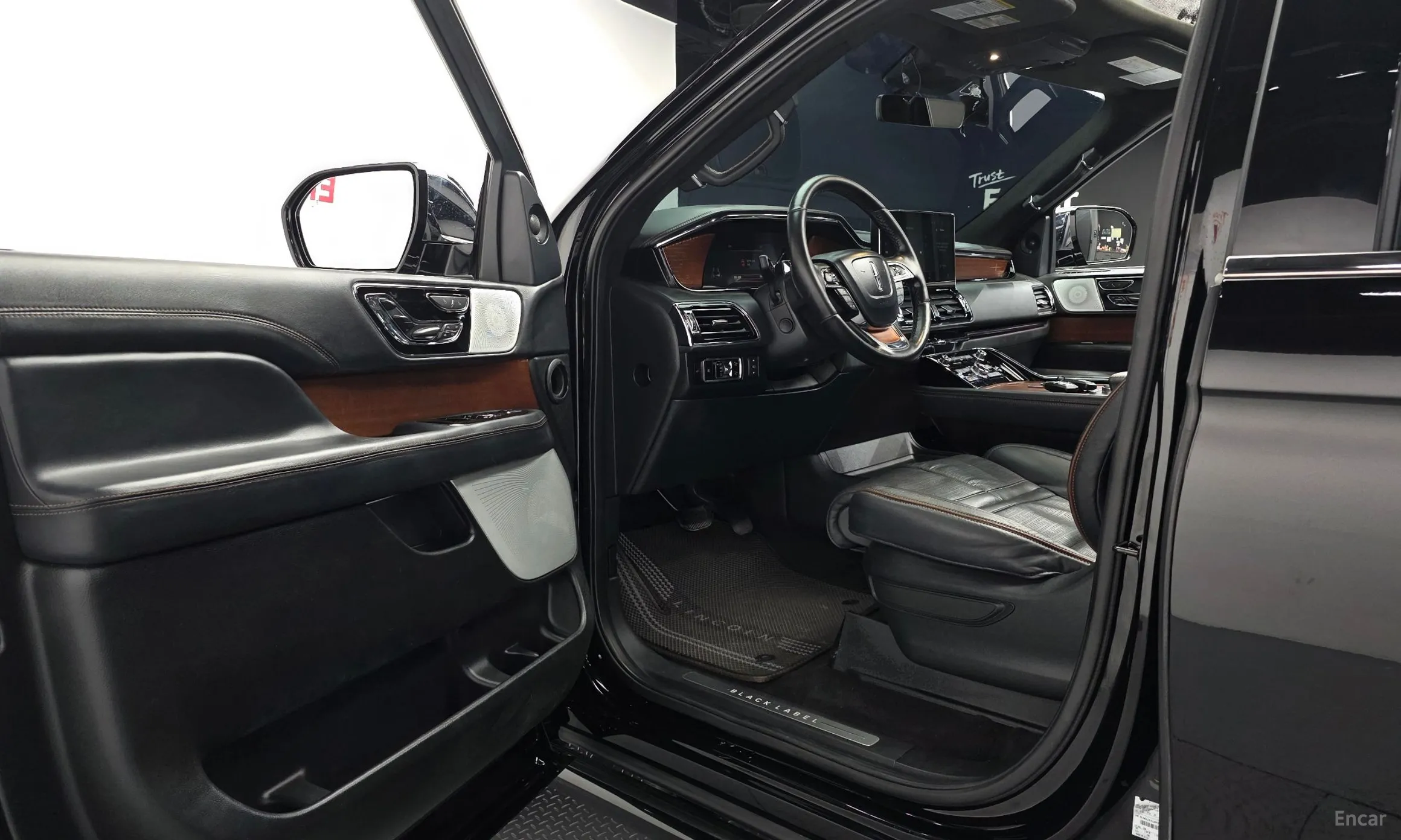 Lincoln Navigator 4th generation превью 10