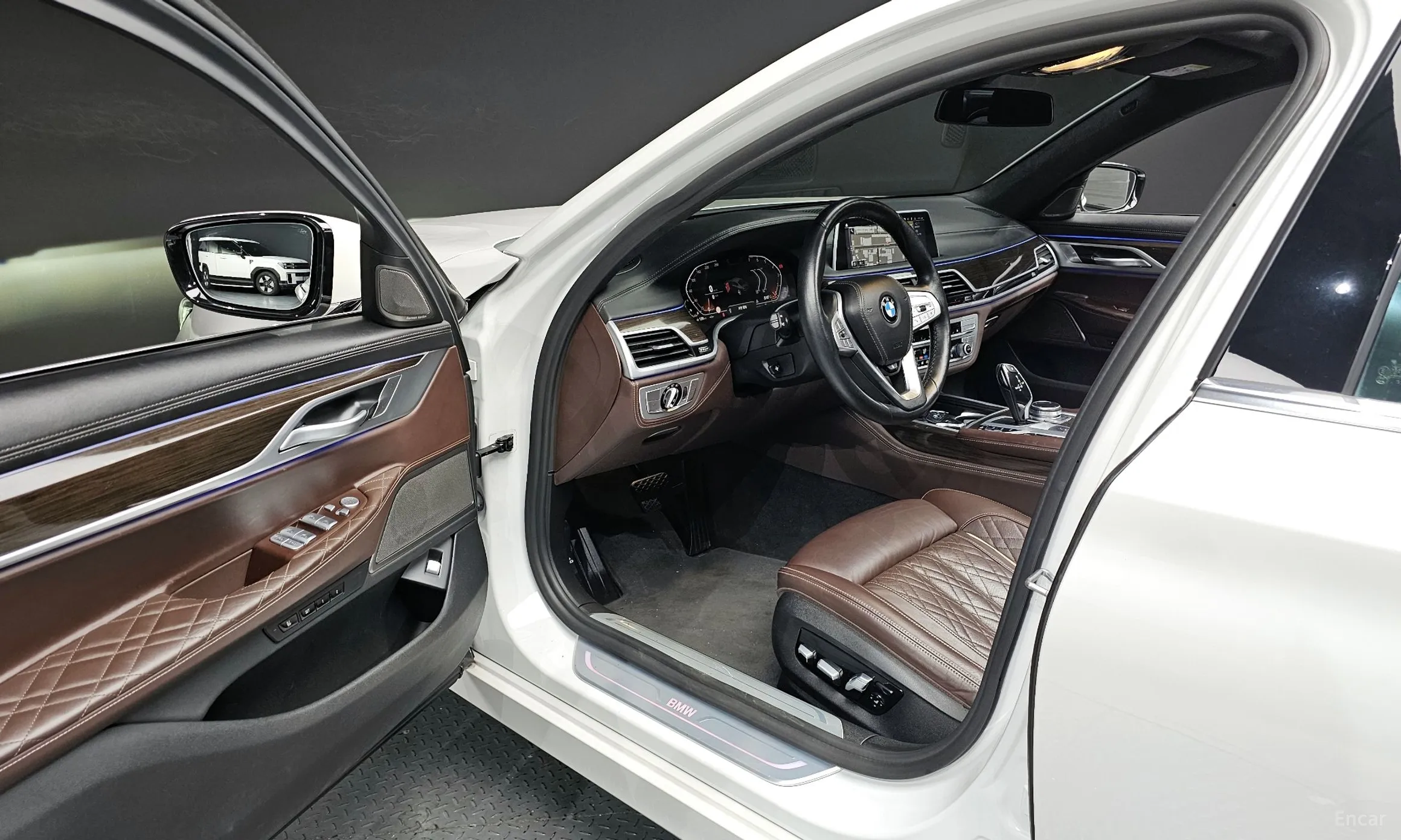 BMW 7 Series (G11) превью 10