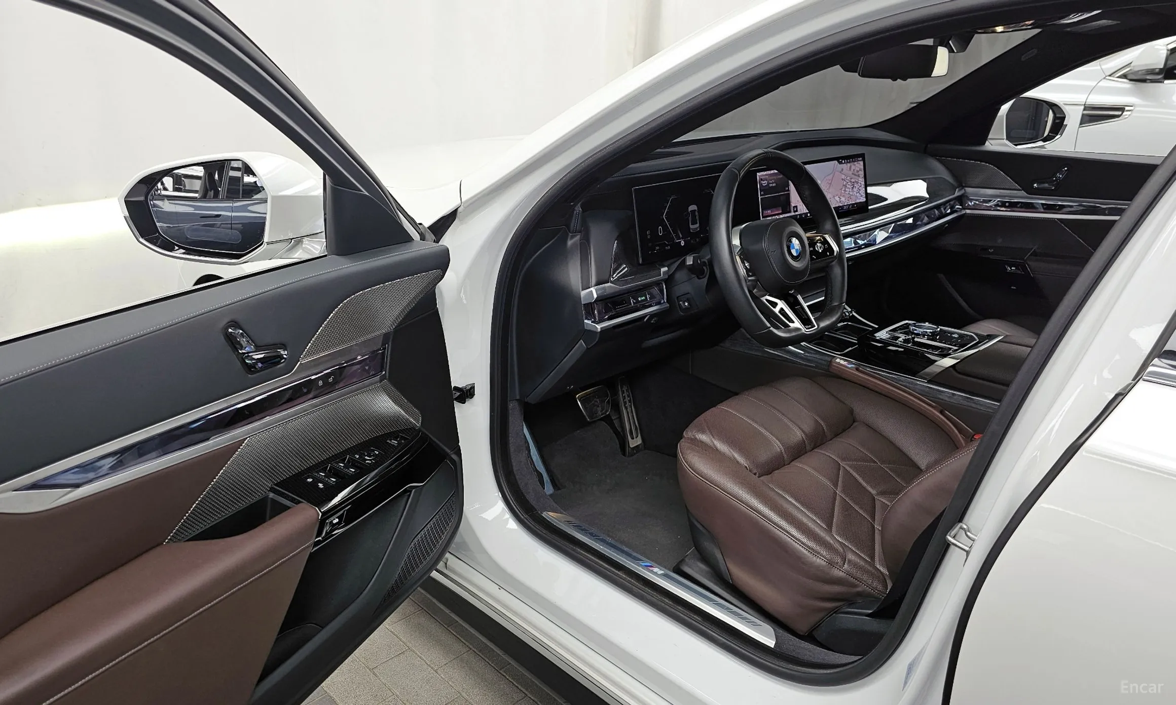 BMW 7 Series (G70) превью 10