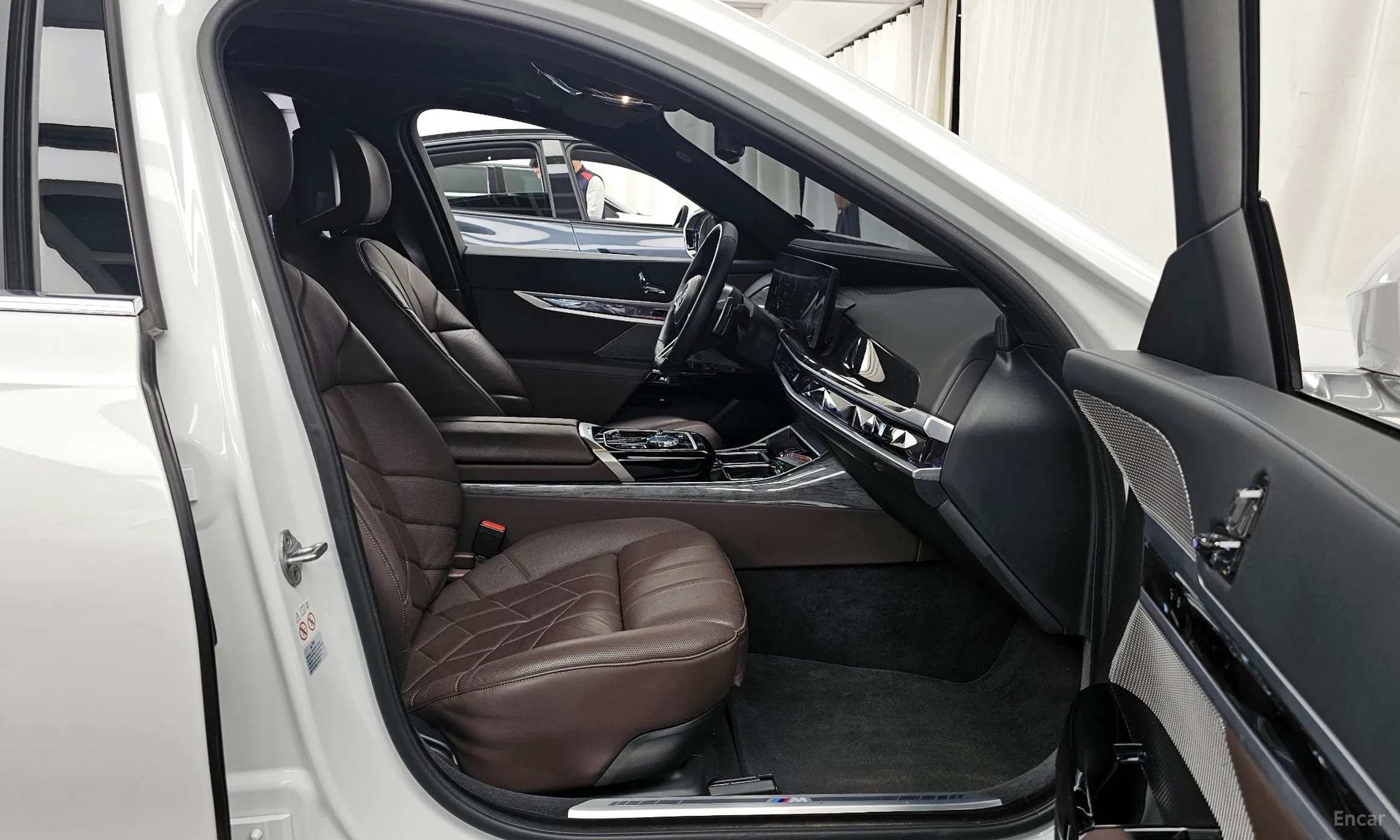 BMW 7 Series (G70) превью 11