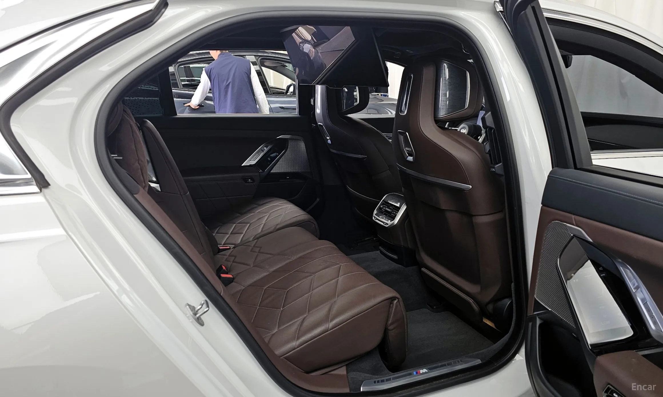BMW 7 Series (G70) превью 12