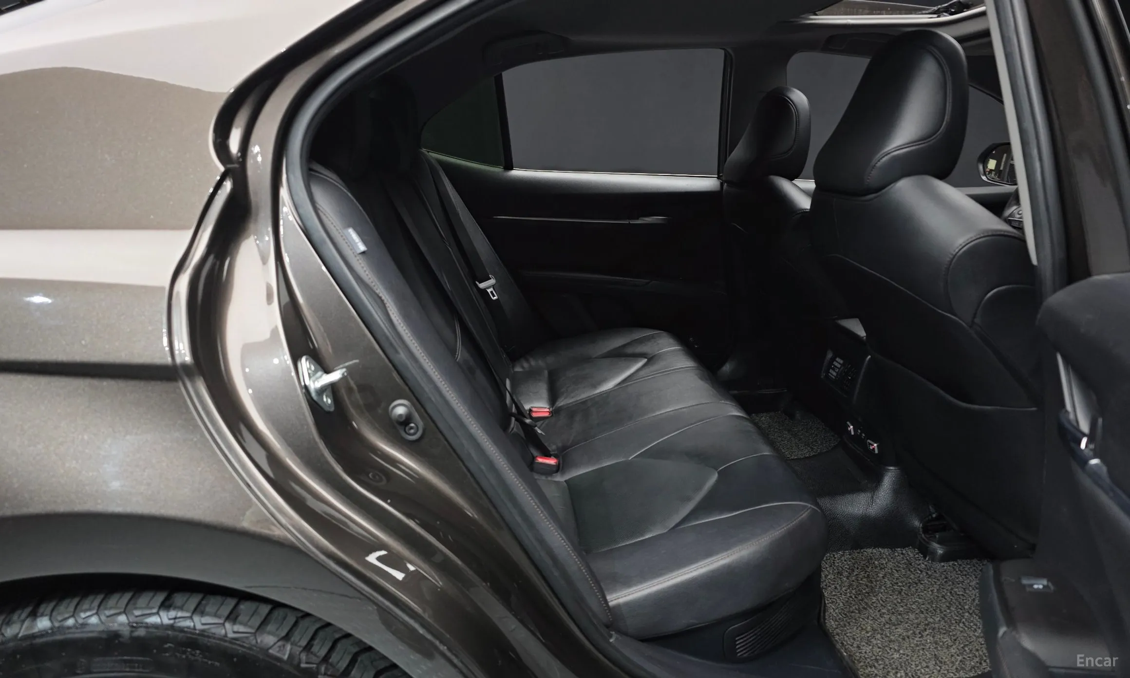 Toyota Camry (XV70) превью 11