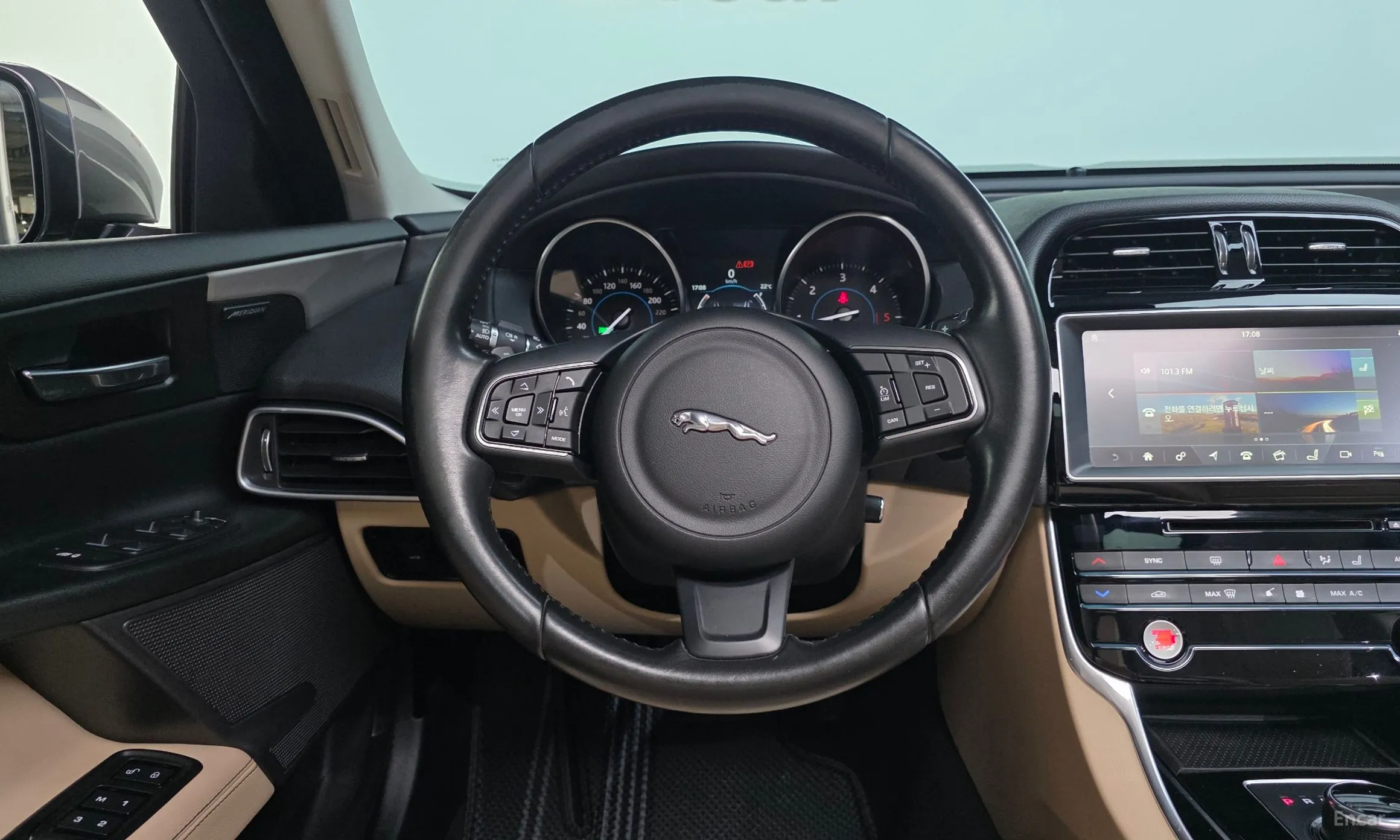 Jaguar XE превью 12