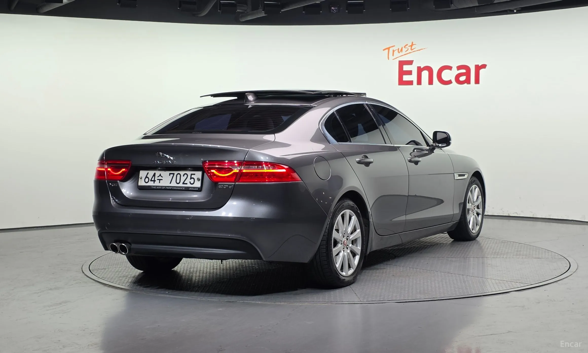 Jaguar XE превью 2