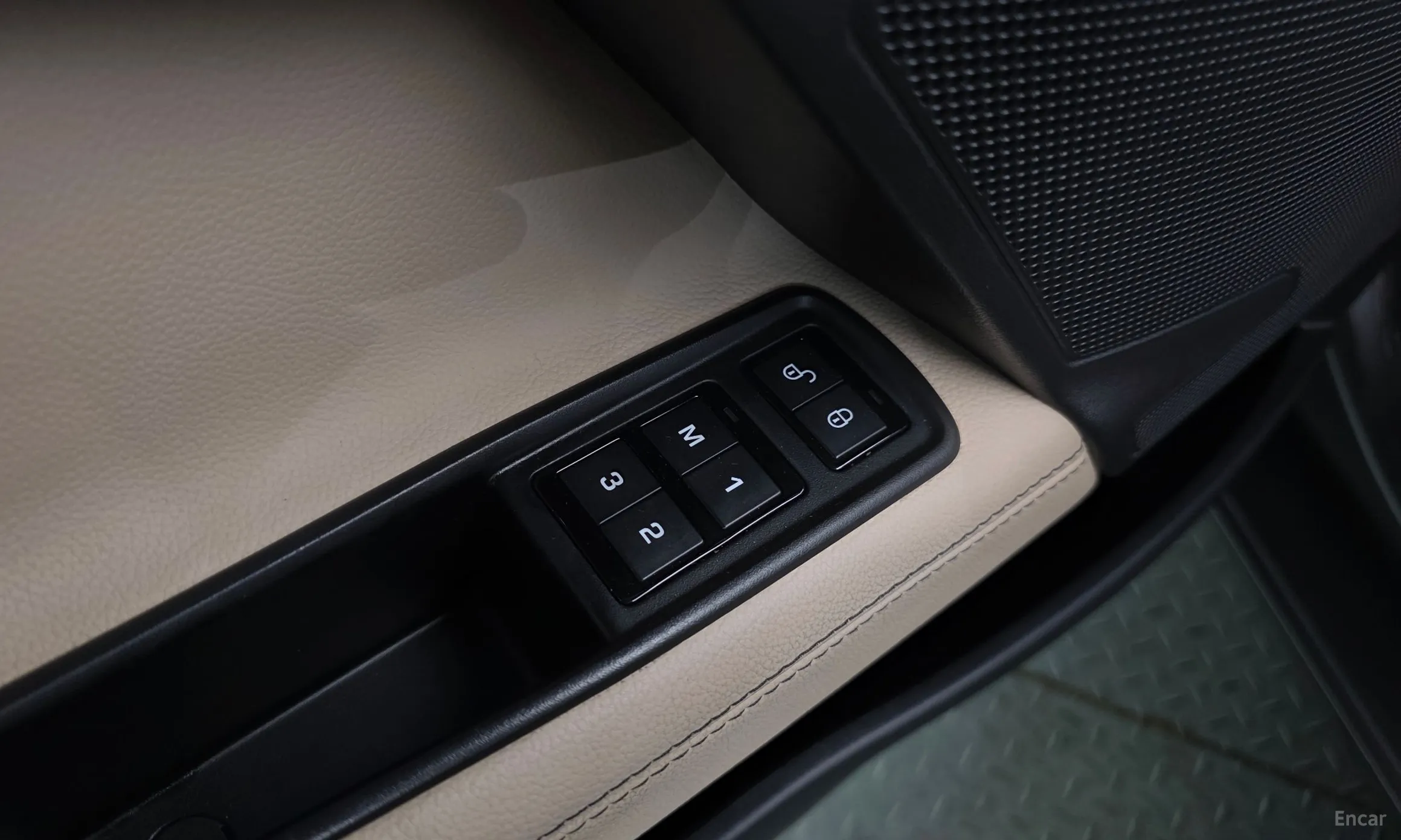 Jaguar XE превью 17