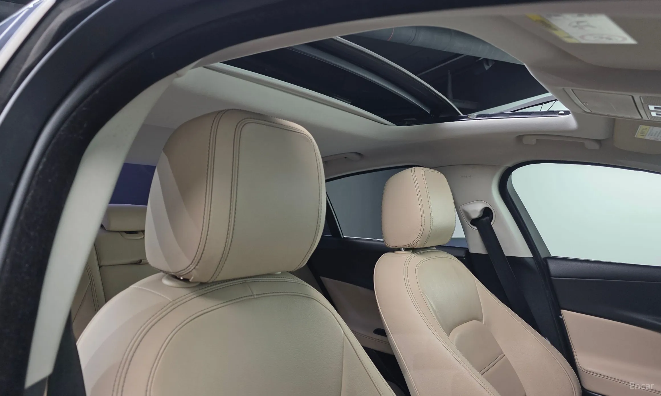 Jaguar XE превью 18