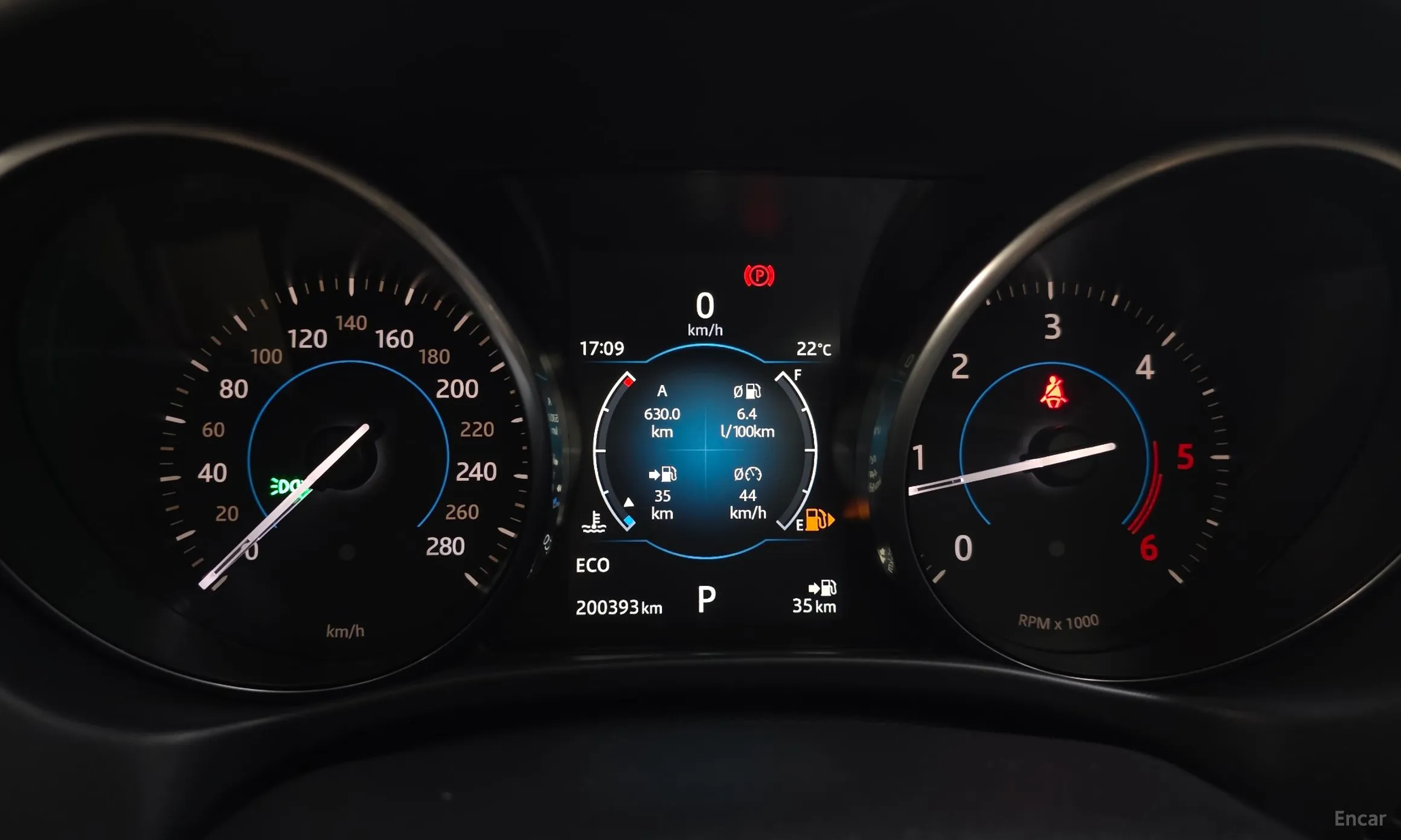 Jaguar XE превью 8