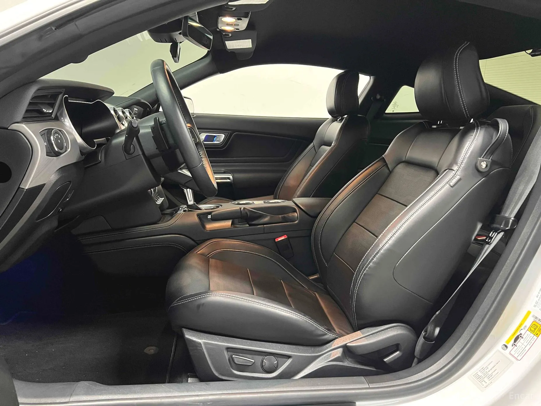 Ford Mustang превью 10