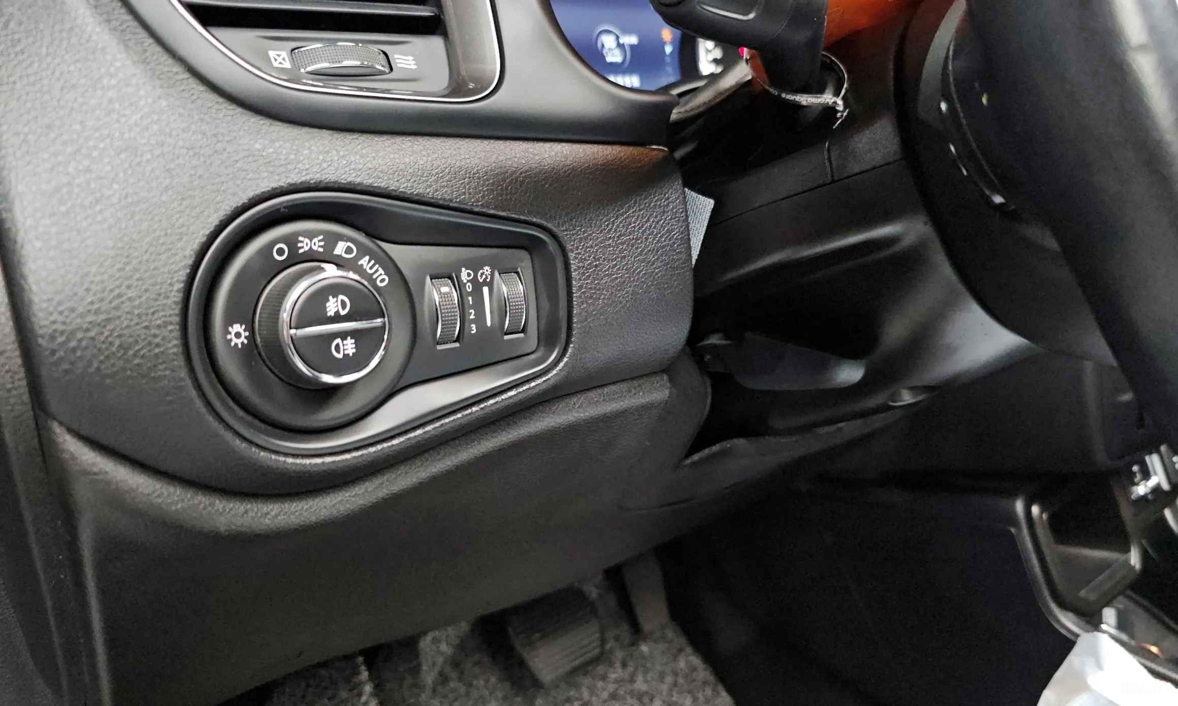 Jeep Renegade превью 18