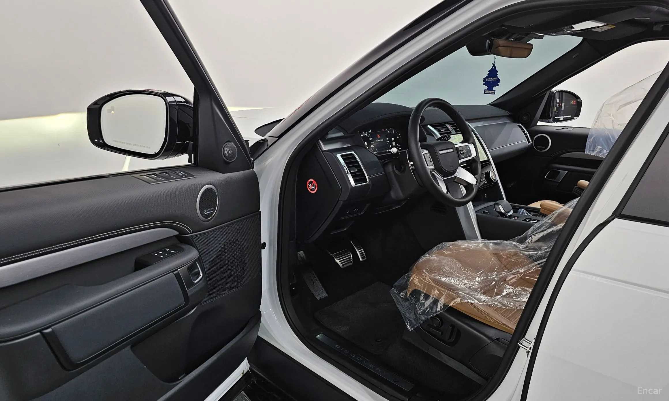 Land Rover Discovery 5 превью 10