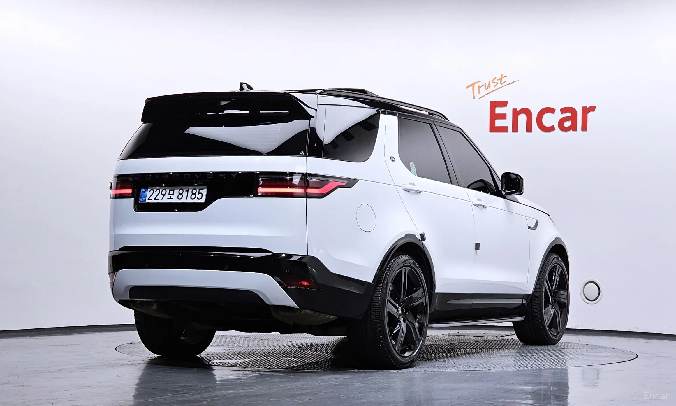 Land Rover Discovery 5