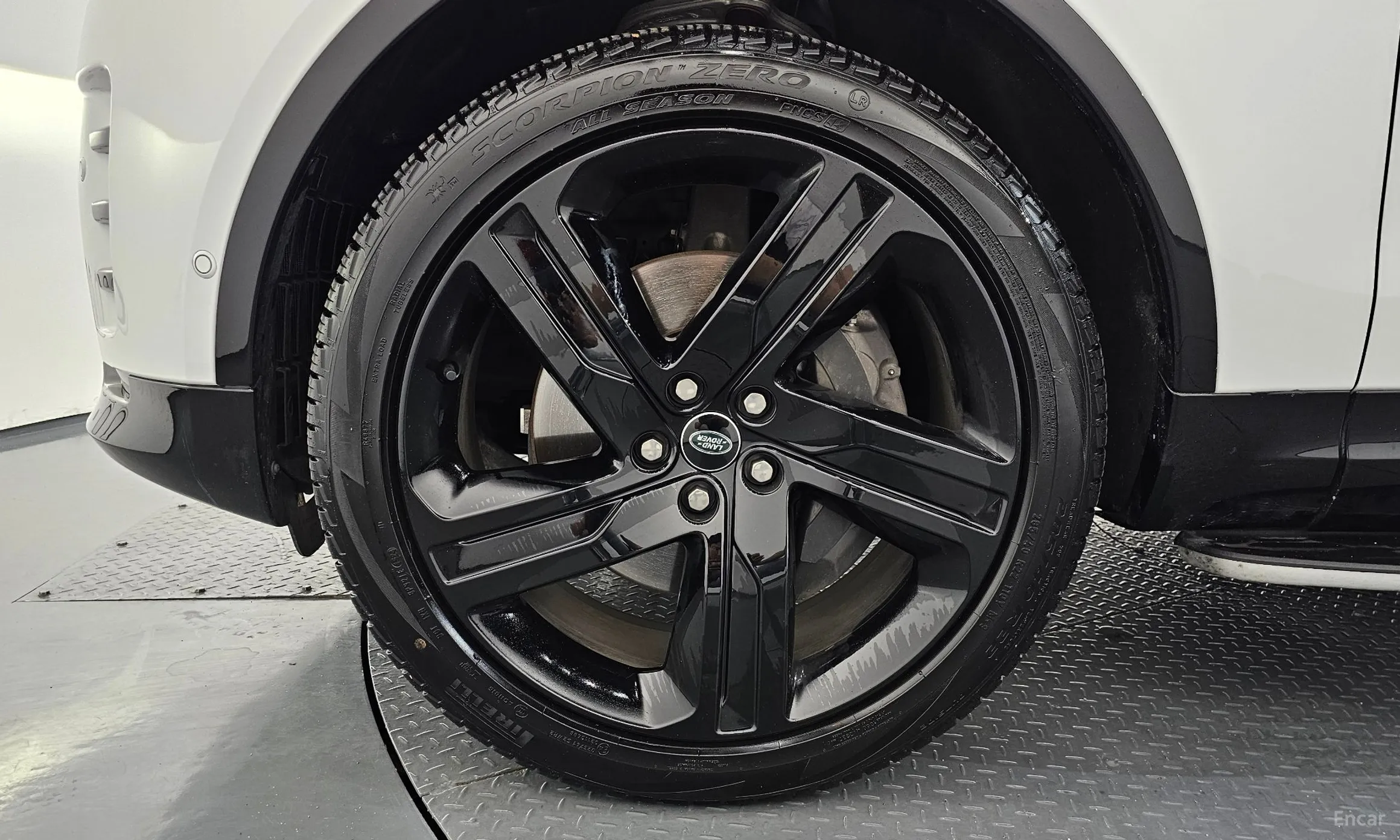 Land Rover Discovery 5 превью 5
