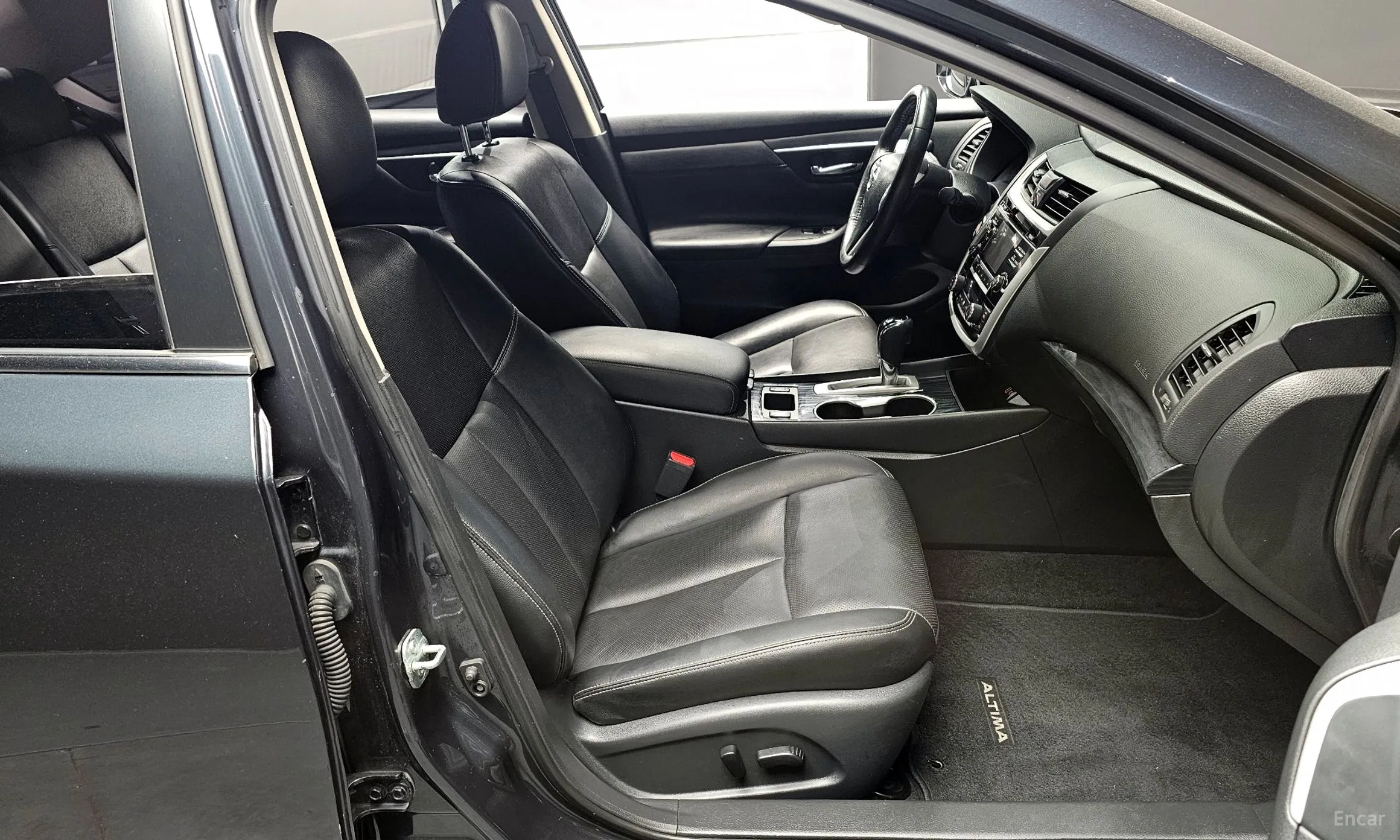 Nissan Altima превью 10