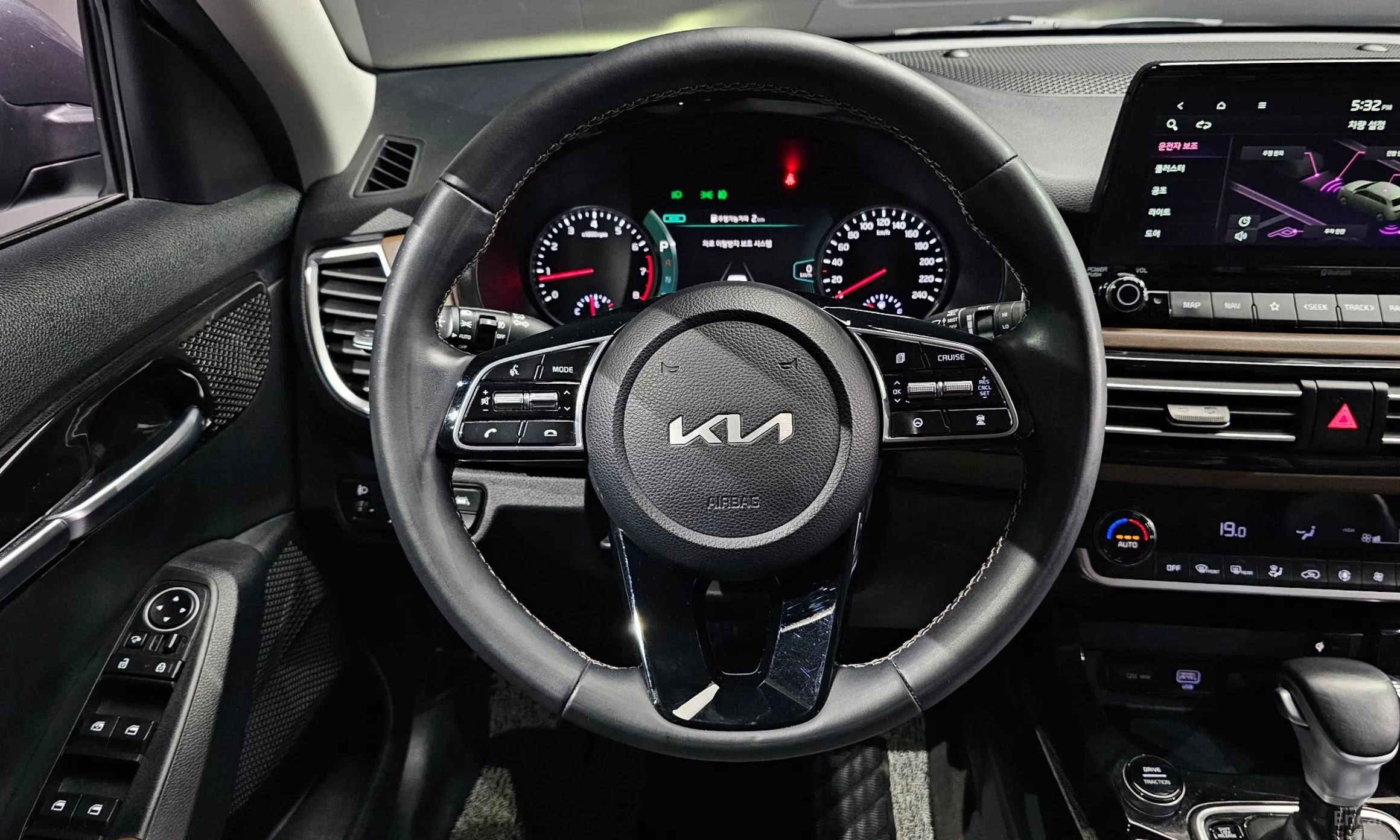 Kia Seltos превью 13