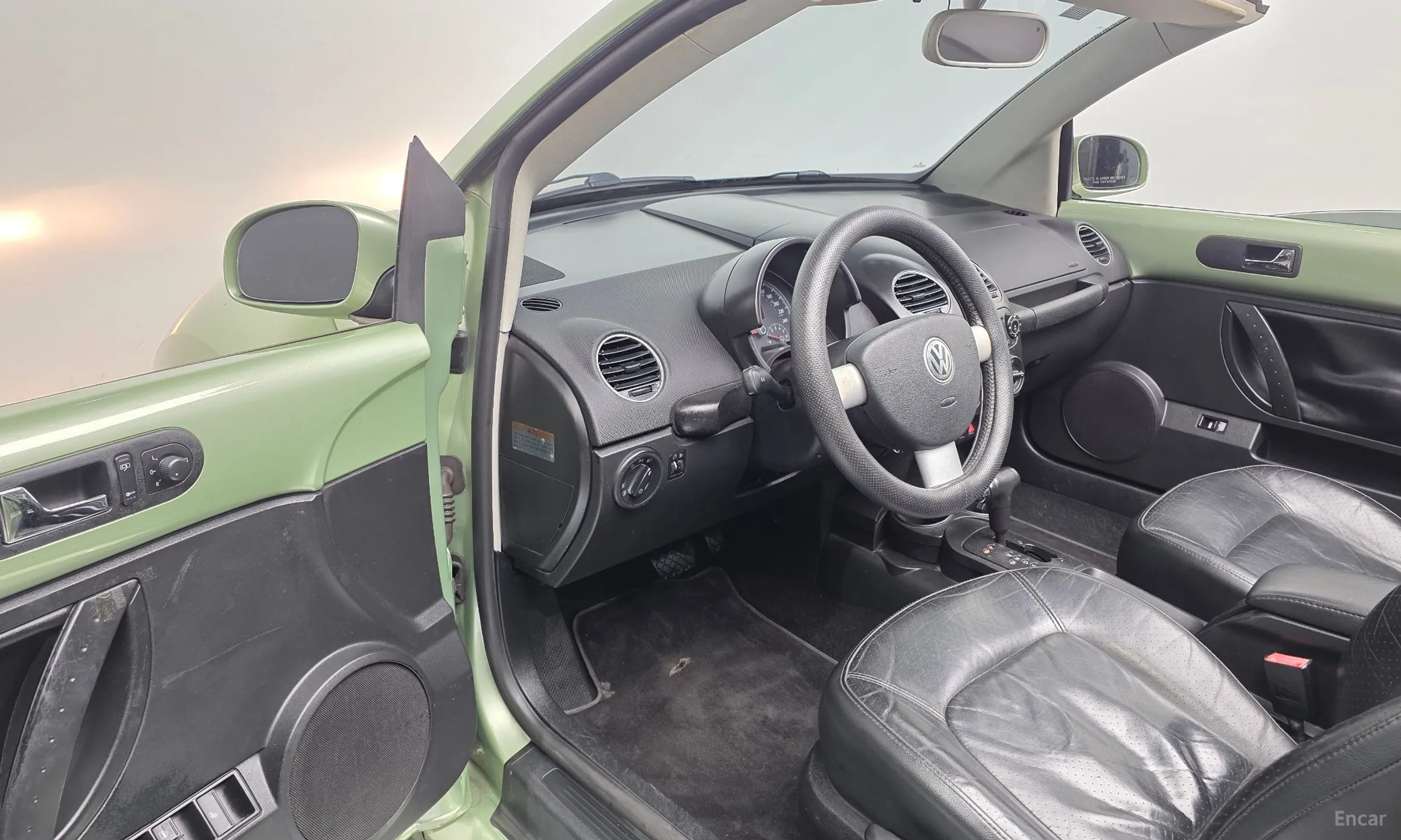 Volkswagen New Beetle превью 10